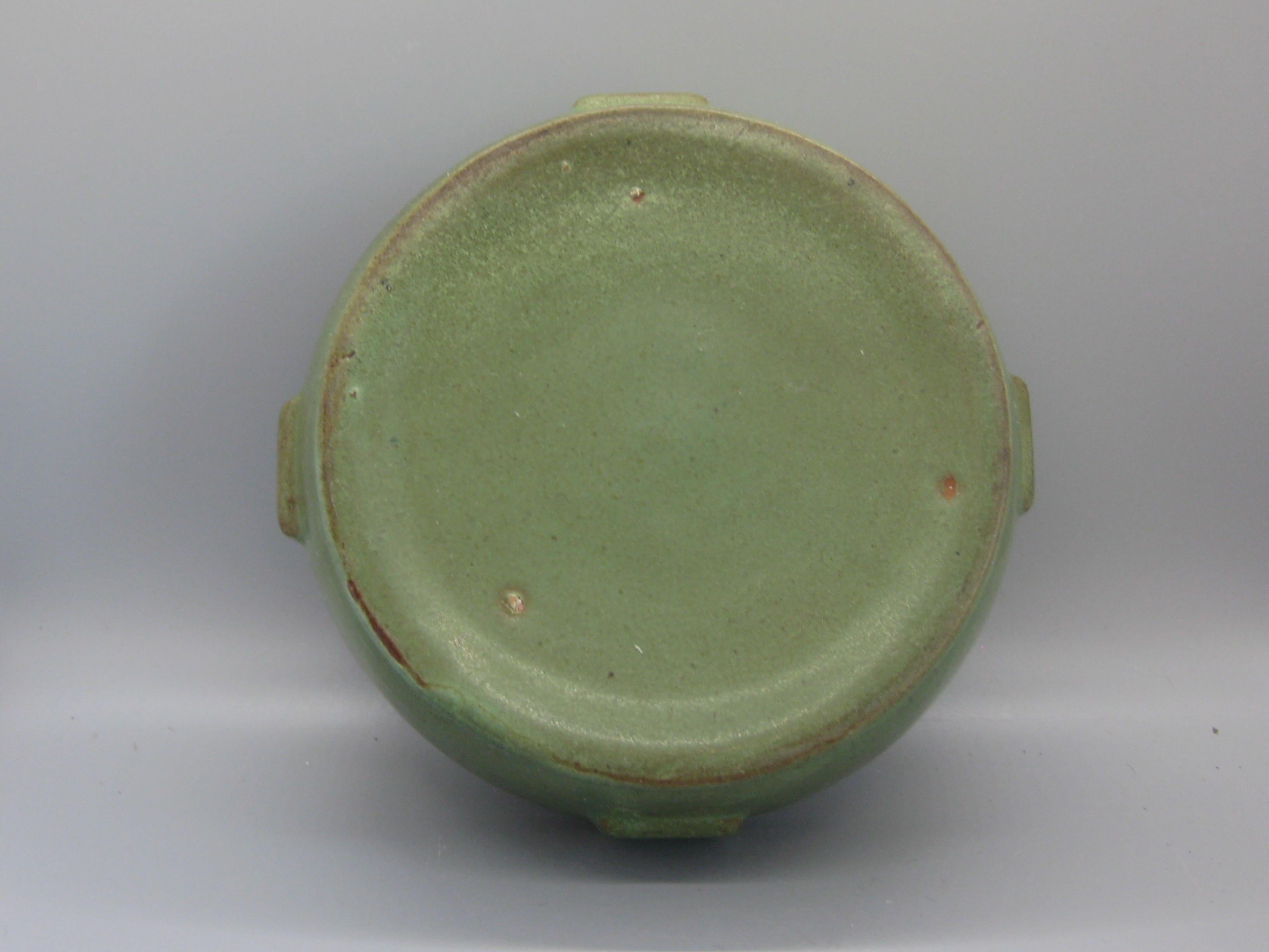 Vase bol ancien en poterie d'art vert mat Peters & Reed de Zanesville Arts & Crafts en vente 6