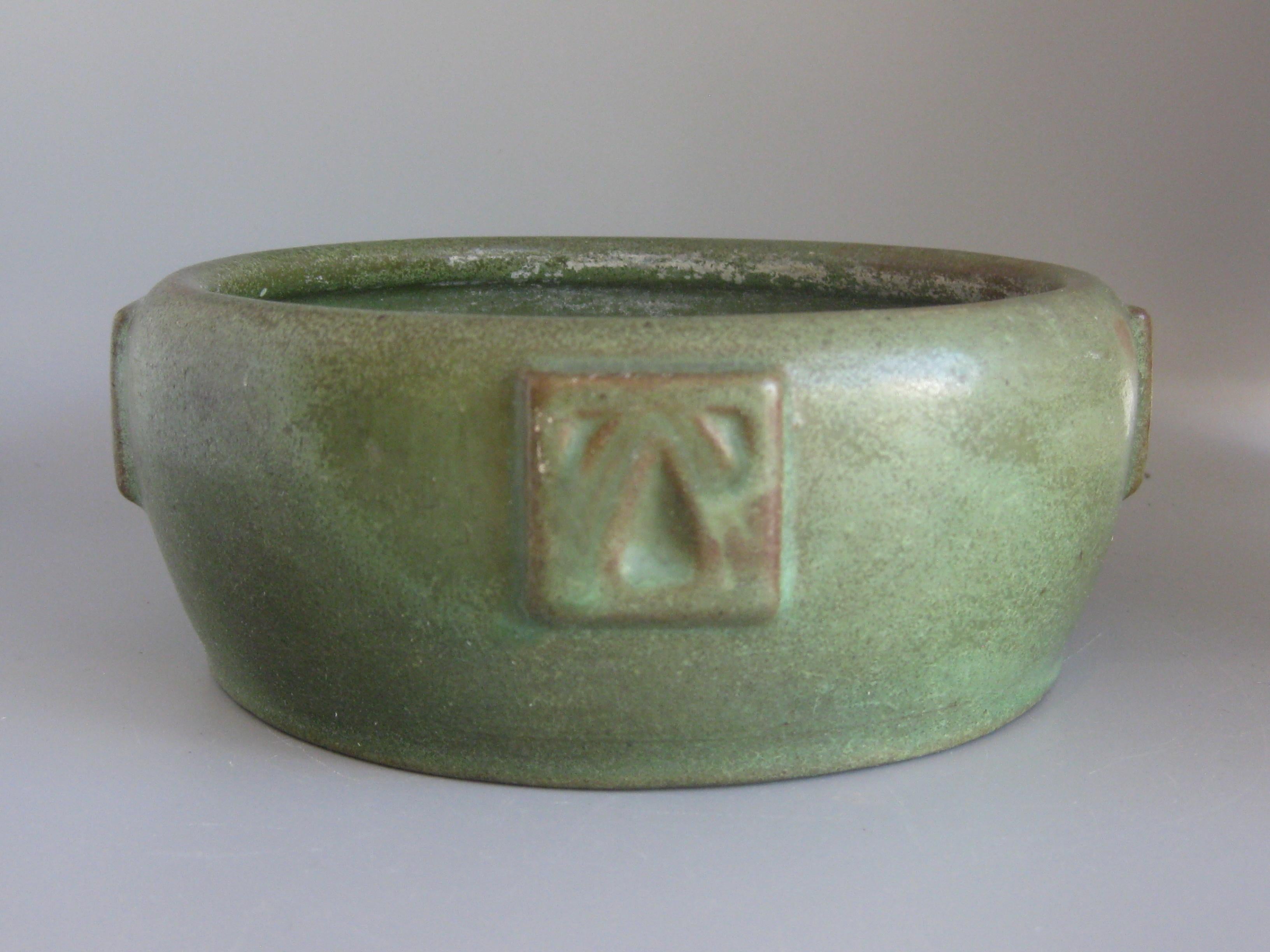 Wonderful Arts & Crafts green matte art pottery bowl made by Peters & Reed in Zanesville, Ohio. Dates from the early 1900s. Wonderful color and shape. Has decorations on the sides. Would look great in any Arts & Crafts decor. In very nice original