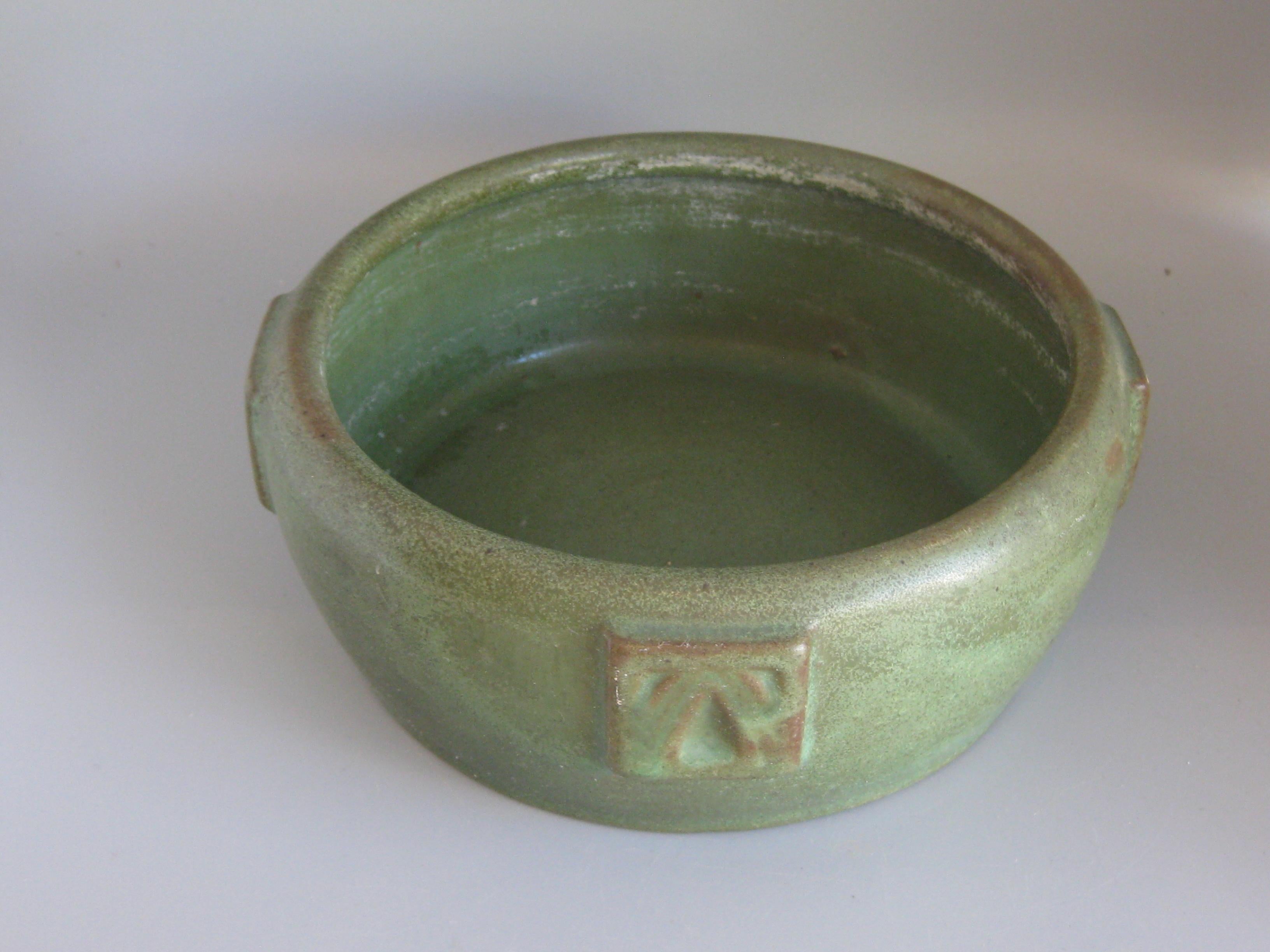 Américain Vase bol ancien en poterie d'art vert mat Peters & Reed de Zanesville Arts & Crafts en vente