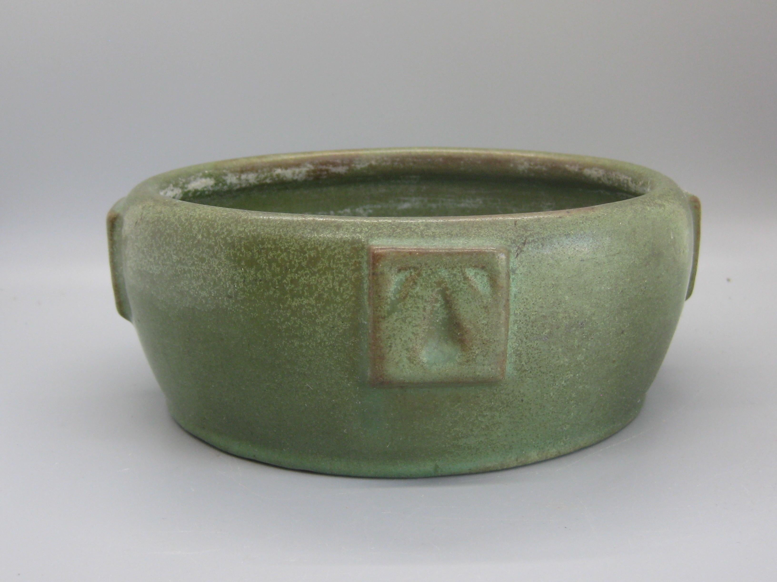 Vase bol ancien en poterie d'art vert mat Peters & Reed de Zanesville Arts & Crafts en vente 3