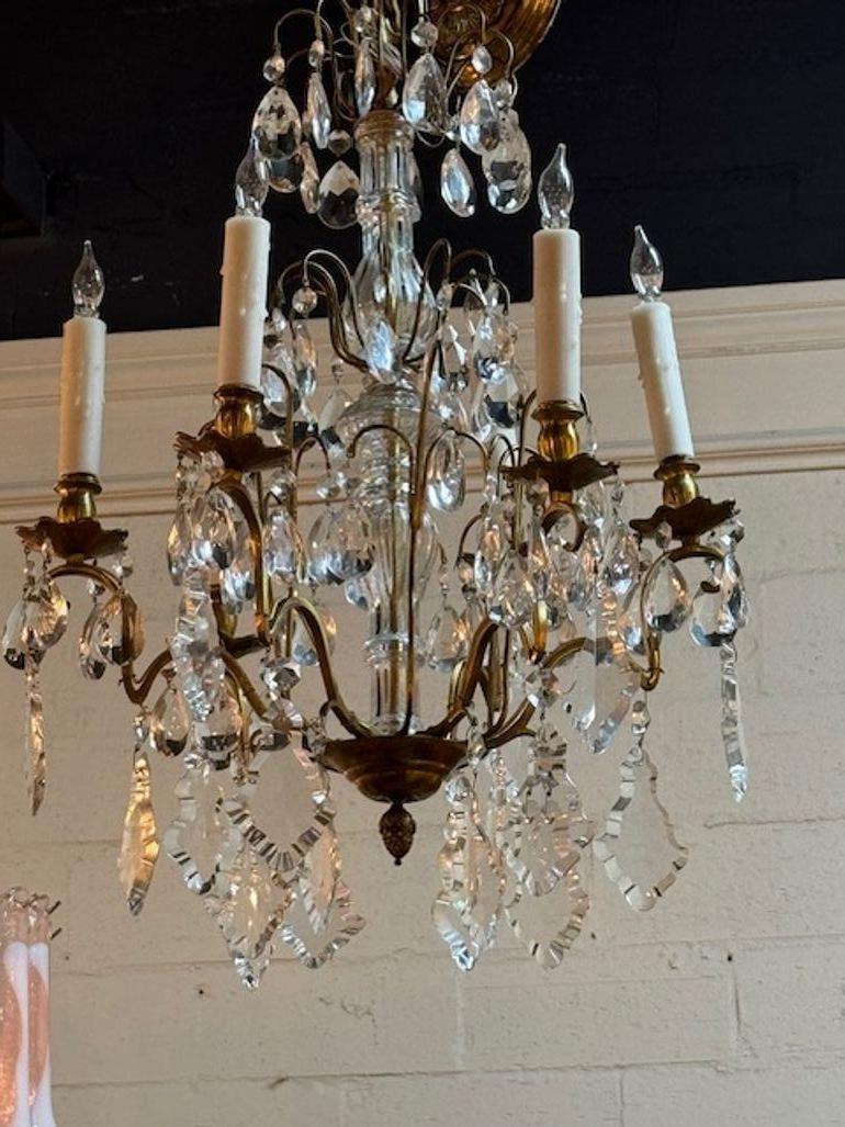 Lampadario antico Petite in bronzo e cristallo In condizioni buone in vendita a Dallas, TX