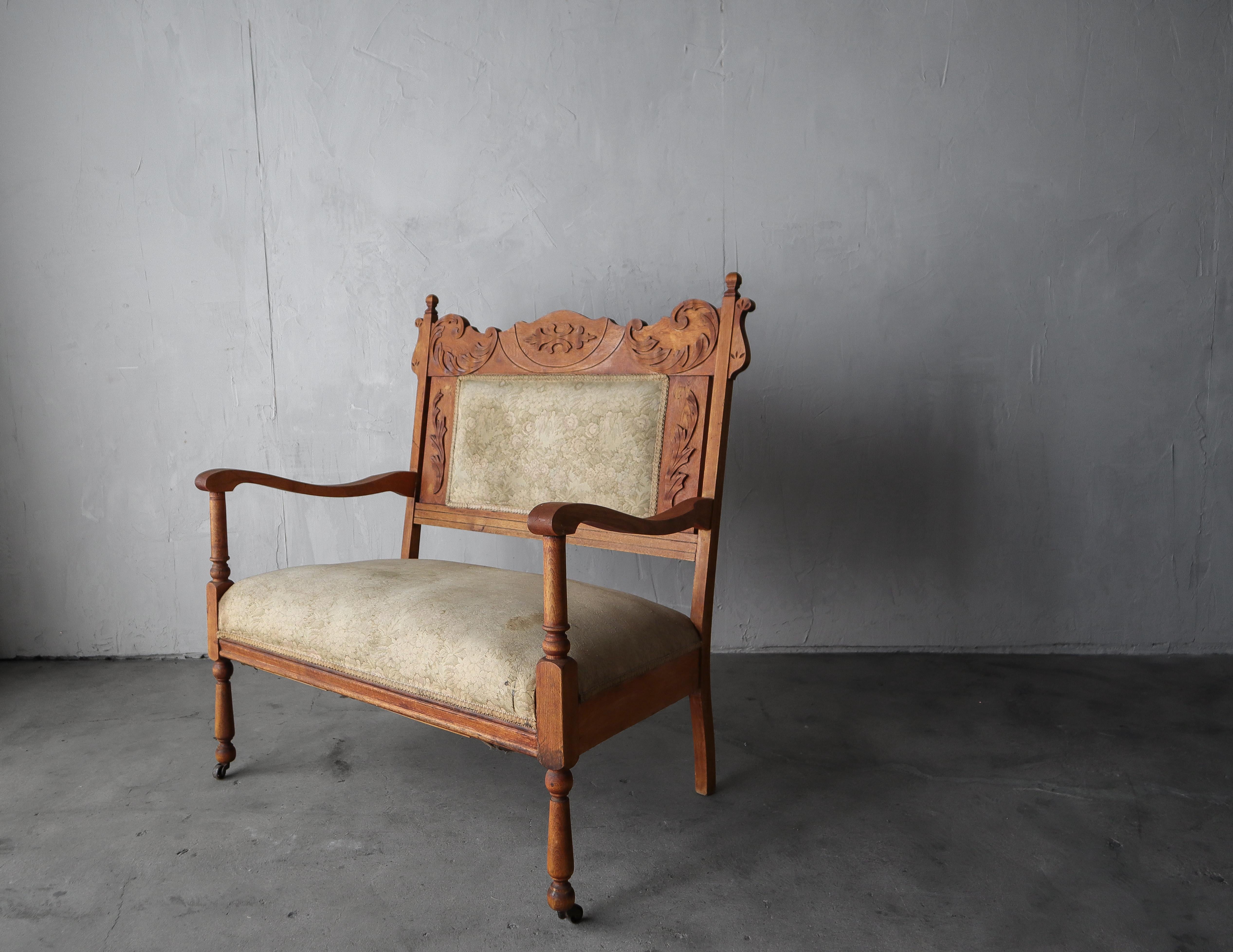 Antique Petite Carved Wood Settee Oversized Chair In Good Condition For Sale In Las Vegas, NV