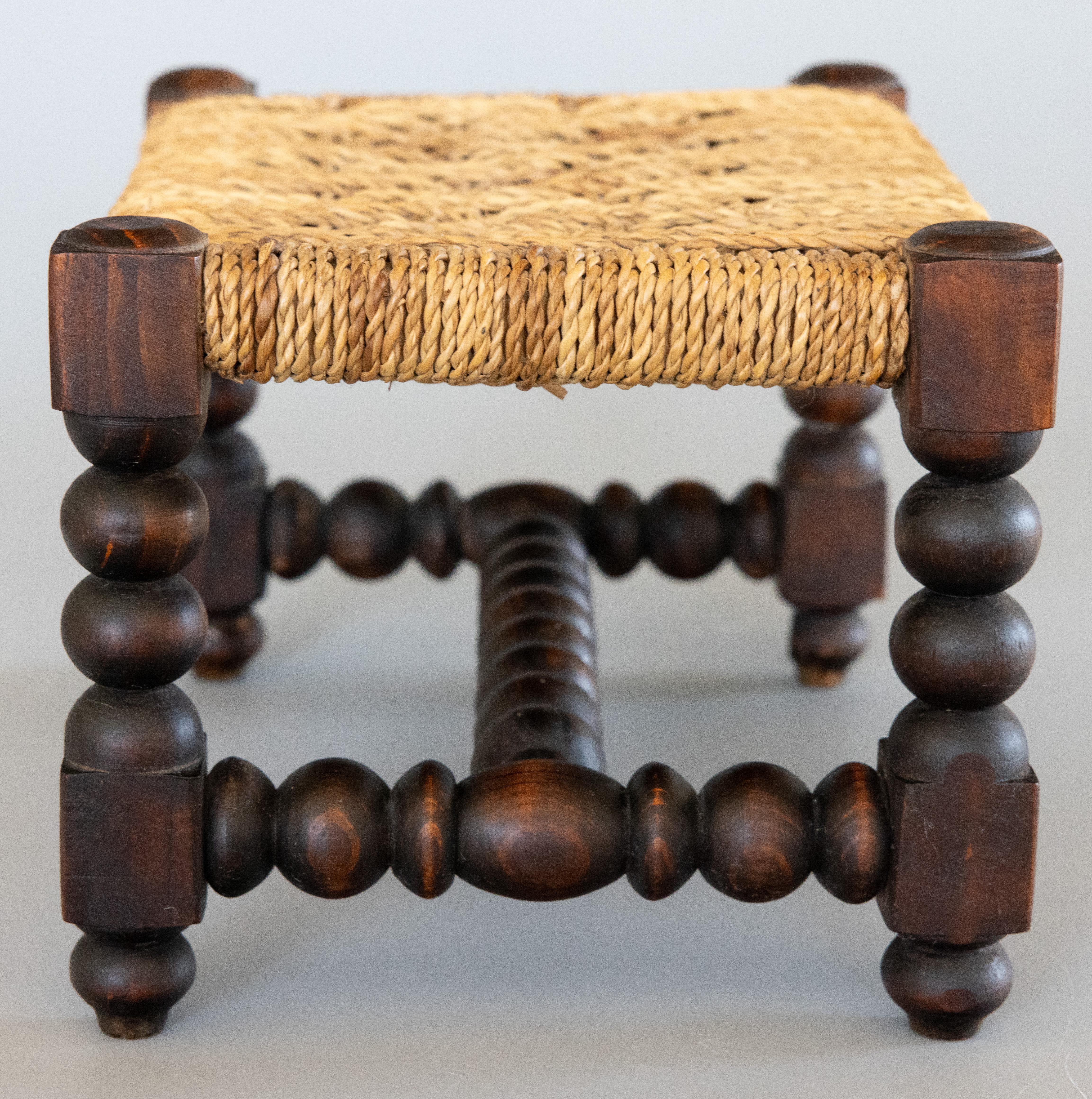 Antique Petite English Oak Woven Cord Rope Footstool Riser or Stand circa 1920 In Good Condition For Sale In Pearland, TX