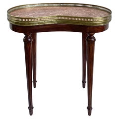 Ancienne table en forme de rein Louis XVI en acajou et marbre avec galerie