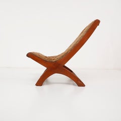 Petite cathédrale mexicaine ancienne dans le style de Clara Porset