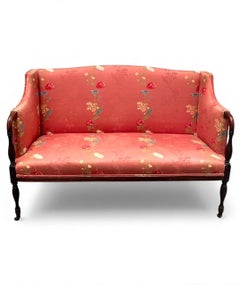 Antico divano con schienale a cammello in stile Petite Sheraton in mogano