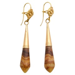 Pendientes Colgantes Antiguos de Madera Petrificada y Oro de 14K