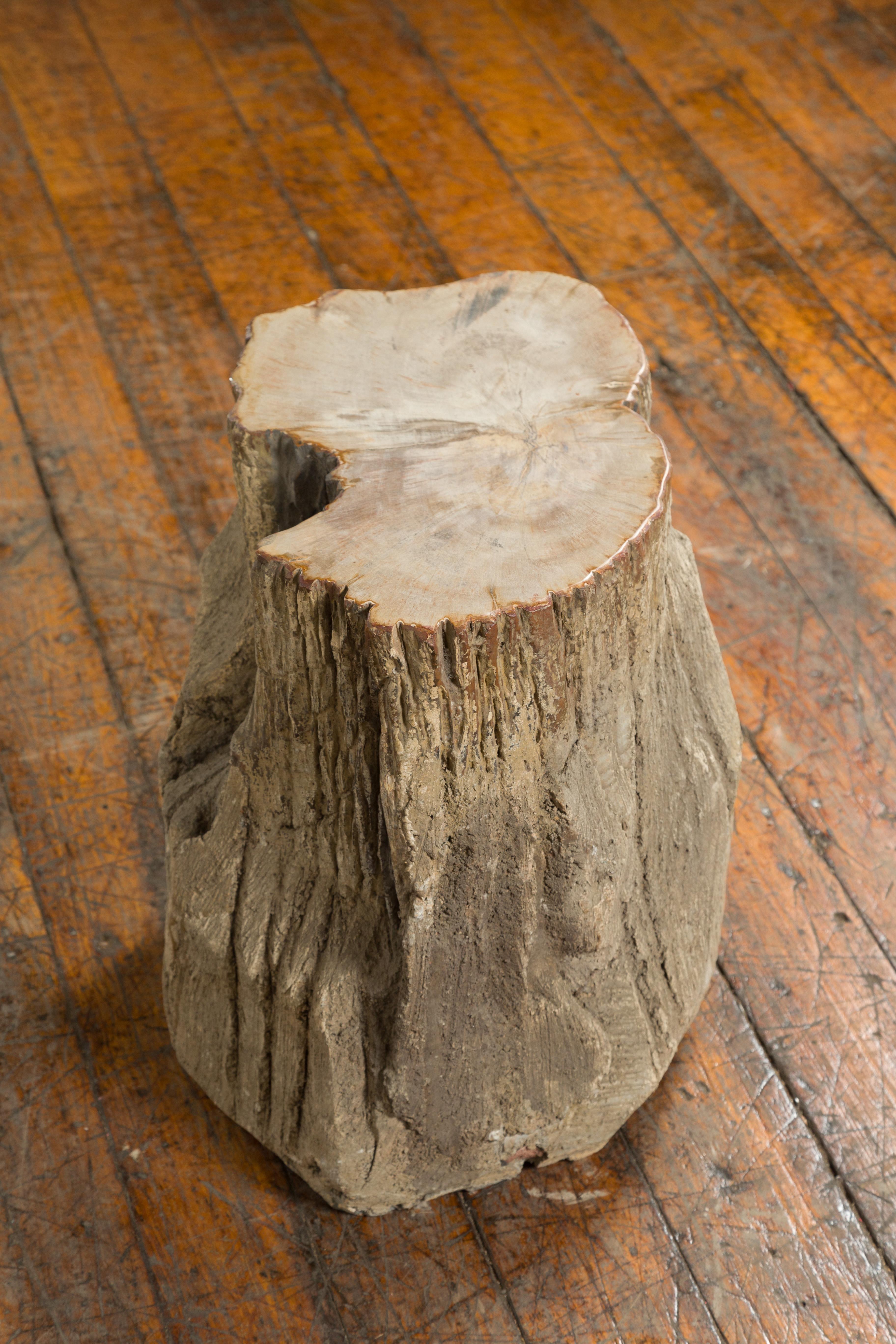 Antiker antiker Baumstumpf-Getränketisch oder Hocker aus versteinertem Holz mit Gesso überzogen (18. Jahrhundert und früher) im Angebot