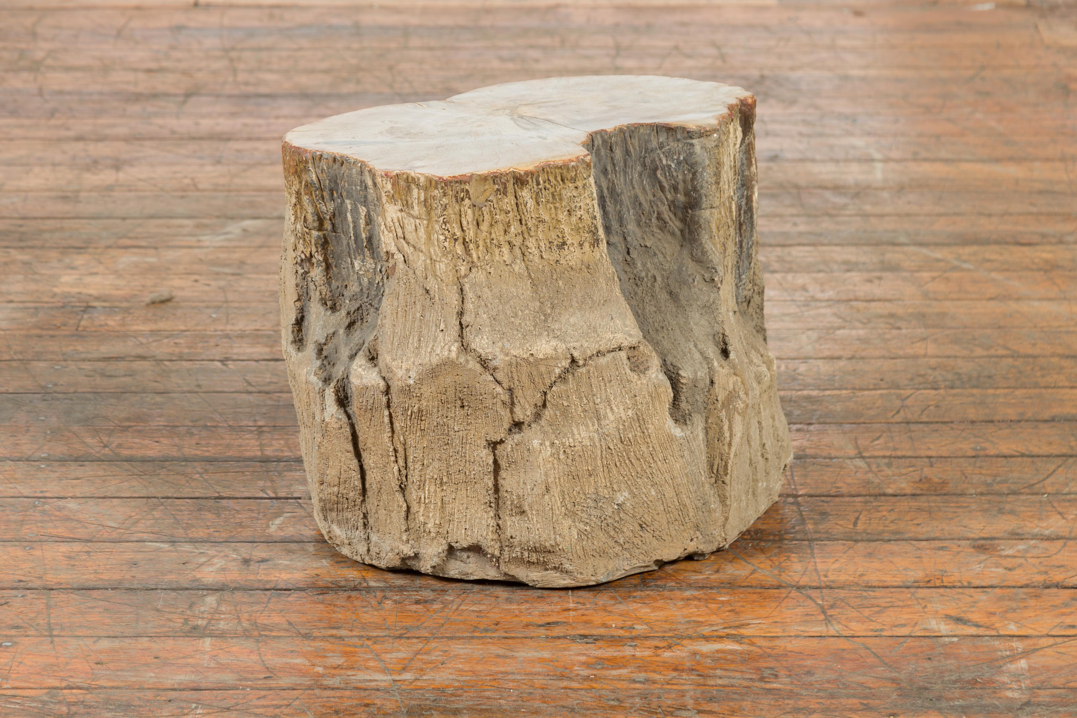 Antiker antiker Baumstumpf-Getränketisch oder Hocker aus versteinertem Holz mit Gesso überzogen im Angebot 2
