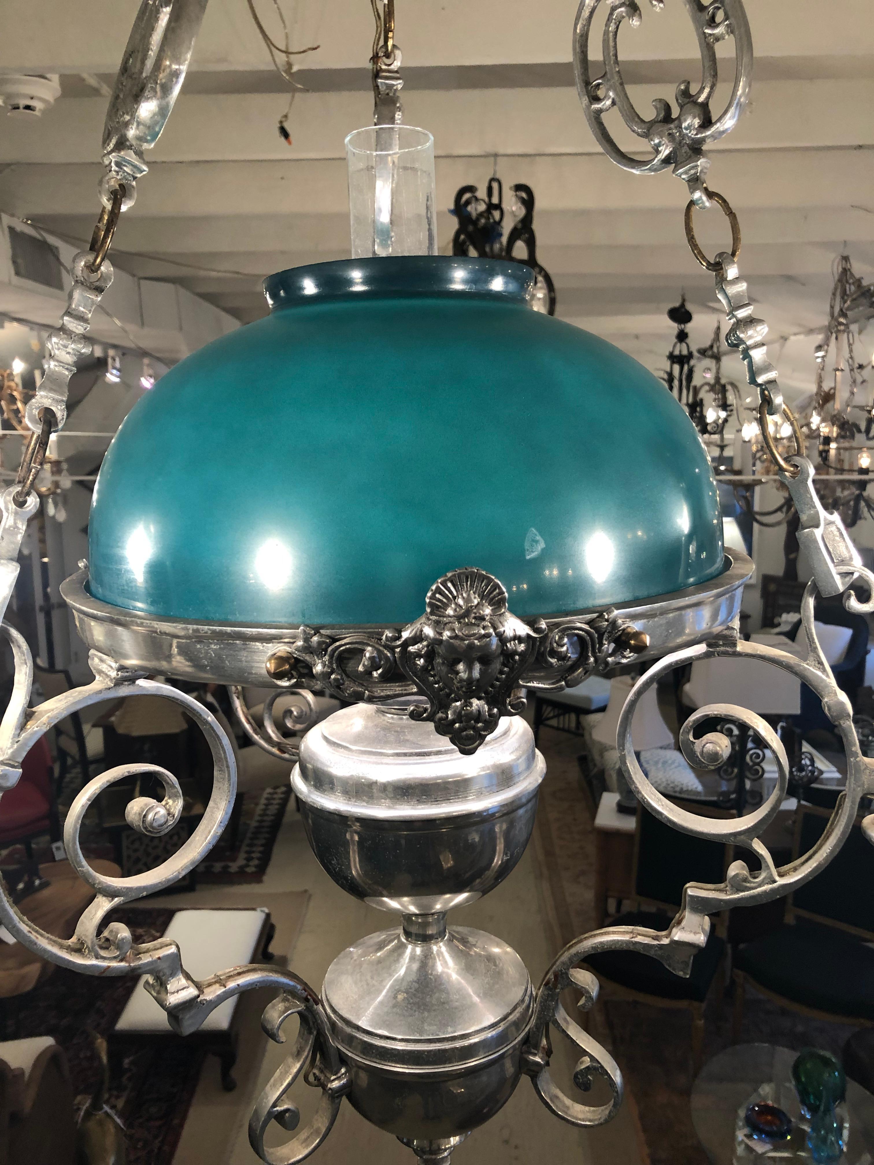 Antike Zinn und grüne Dome umgewandelt Gas Lampe Kronleuchter im Zustand „Gut“ im Angebot in Hopewell, NJ
