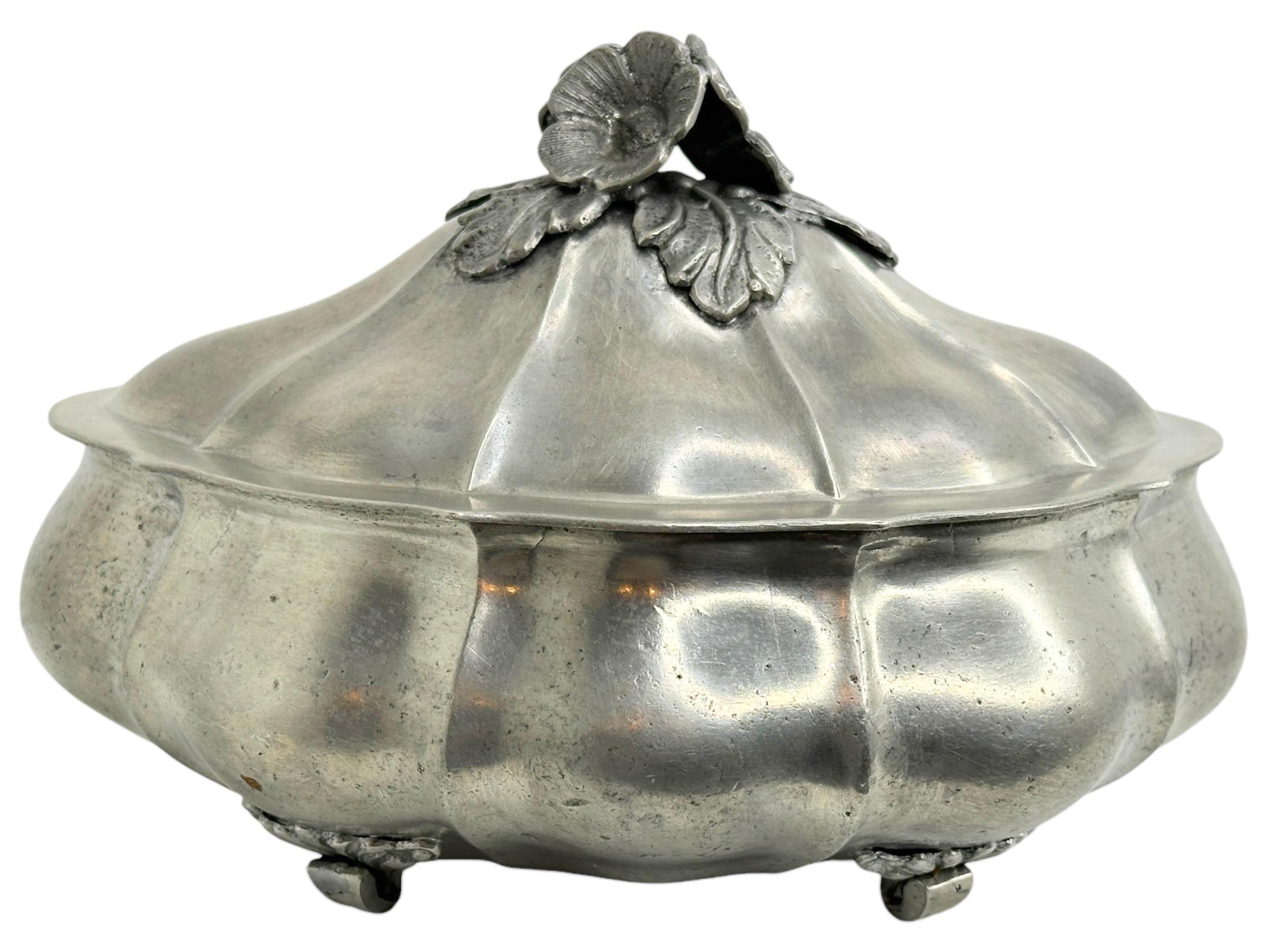 Antiguo Tazón de Peltre Sopera Rosa Flor Tapa Final Alemana Años 20 Alemán en venta