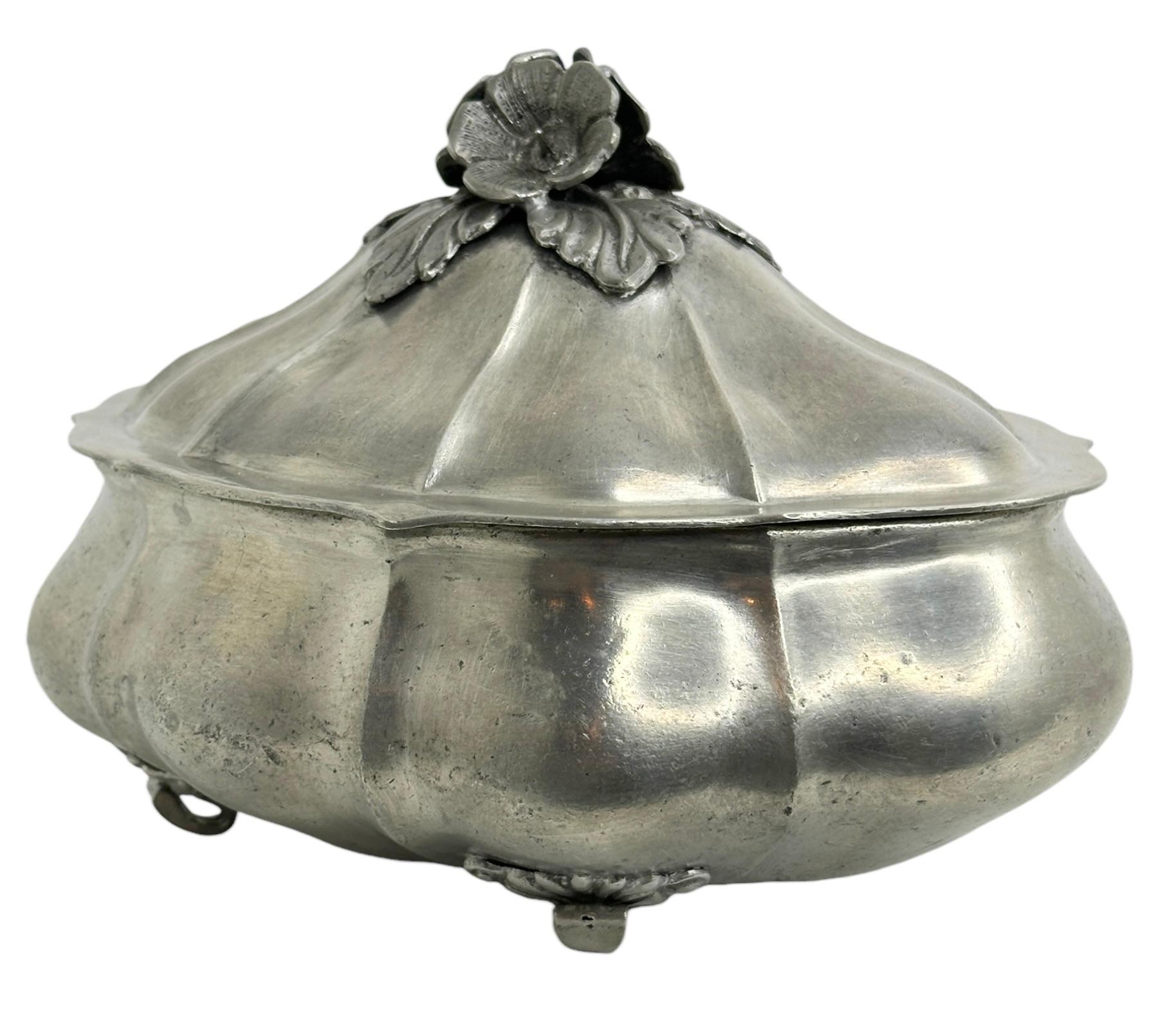 Antiguo Tazón de Peltre Sopera Rosa Flor Tapa Final Alemana Años 20 siglo XX en venta