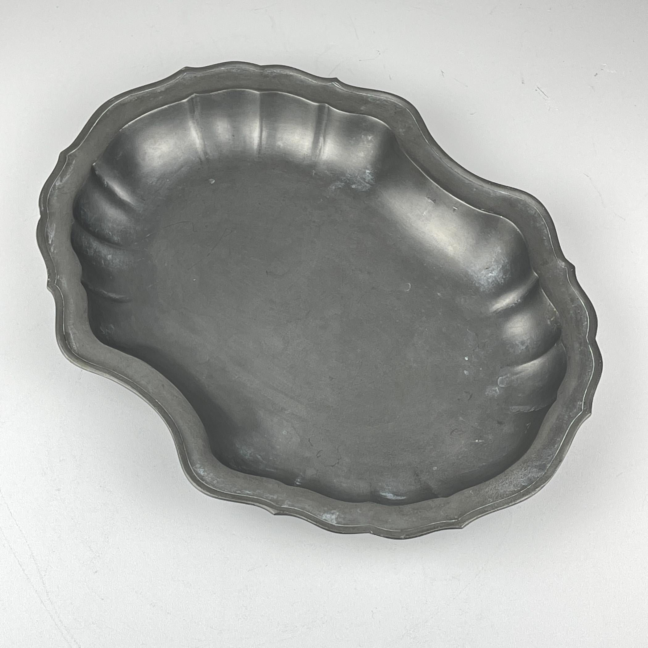 Bandeja o frutero antiguo de estaño, Italia, 1900 Barroco en venta