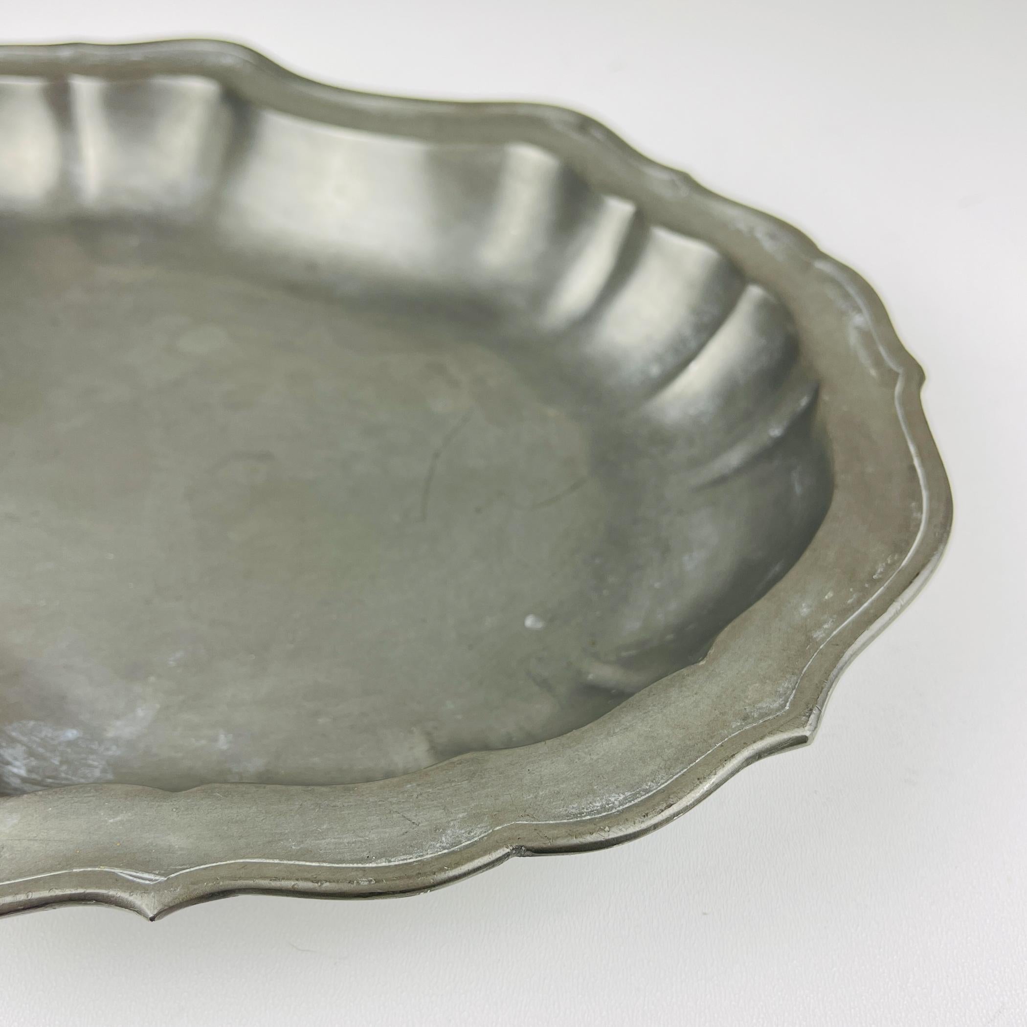 Bandeja o frutero antiguo de estaño, Italia, 1900 en Bueno estado para la venta en Miklavž Pri Taboru, SI
