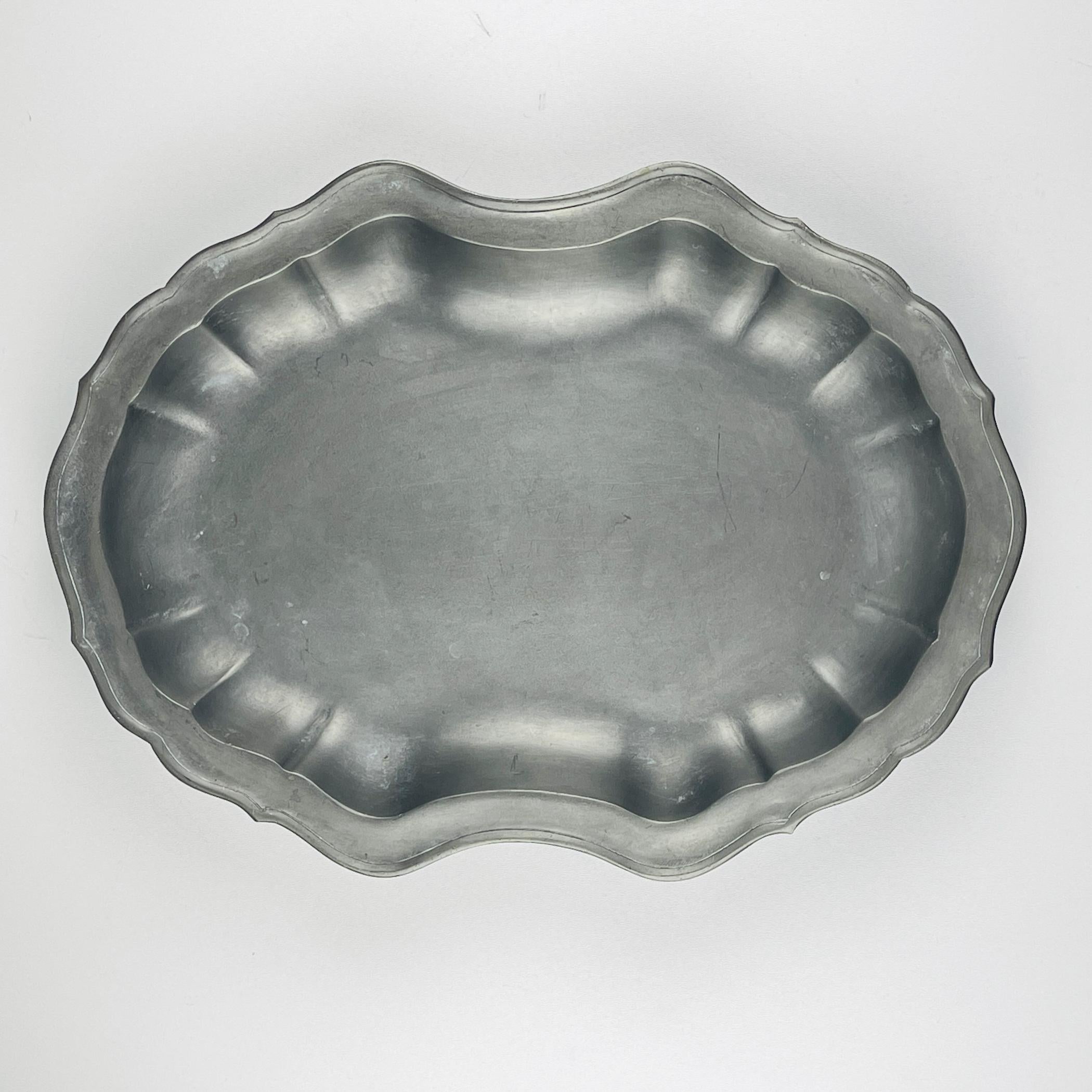 Bandeja o frutero antiguo de estaño, Italia, 1900 siglo XX en venta