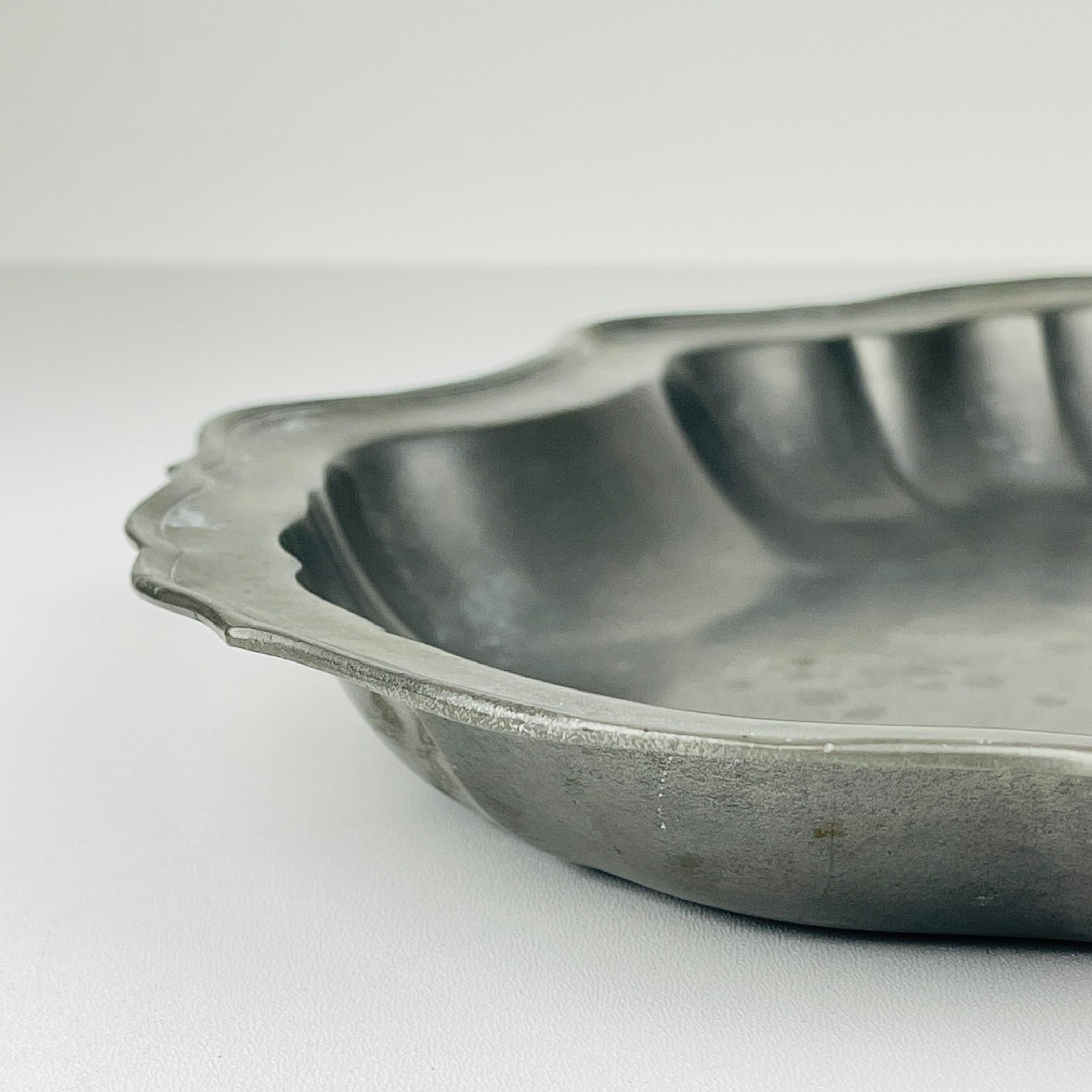 Bandeja o frutero antiguo de estaño, Italia, 1900 Peltre en venta