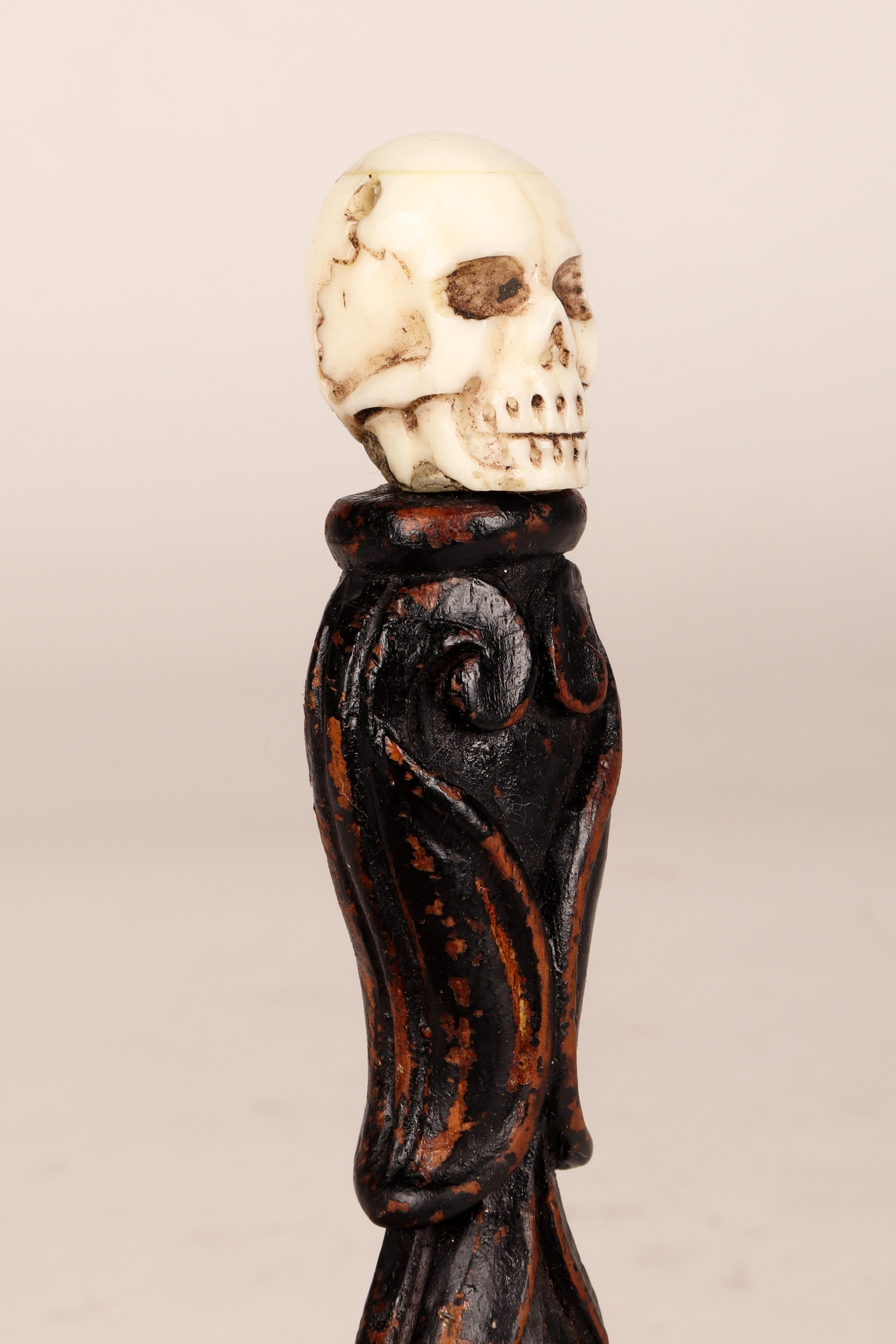 Antique pharmacy corkscrew, with stag horn skull-shaped knob, Italy 1880s. 1