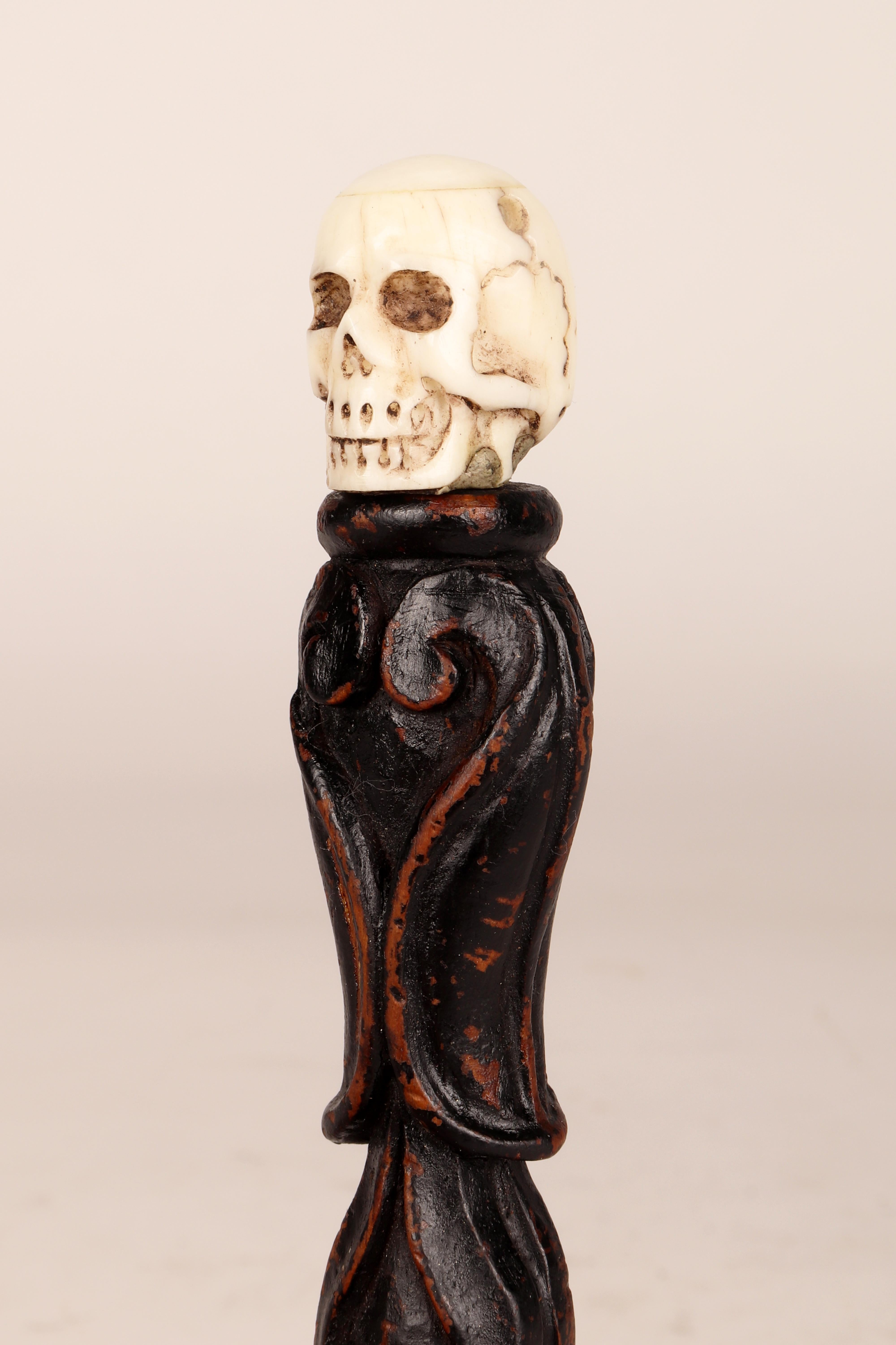 Antique pharmacy corkscrew, with stag horn skull-shaped knob, Italy 1880s. 2
