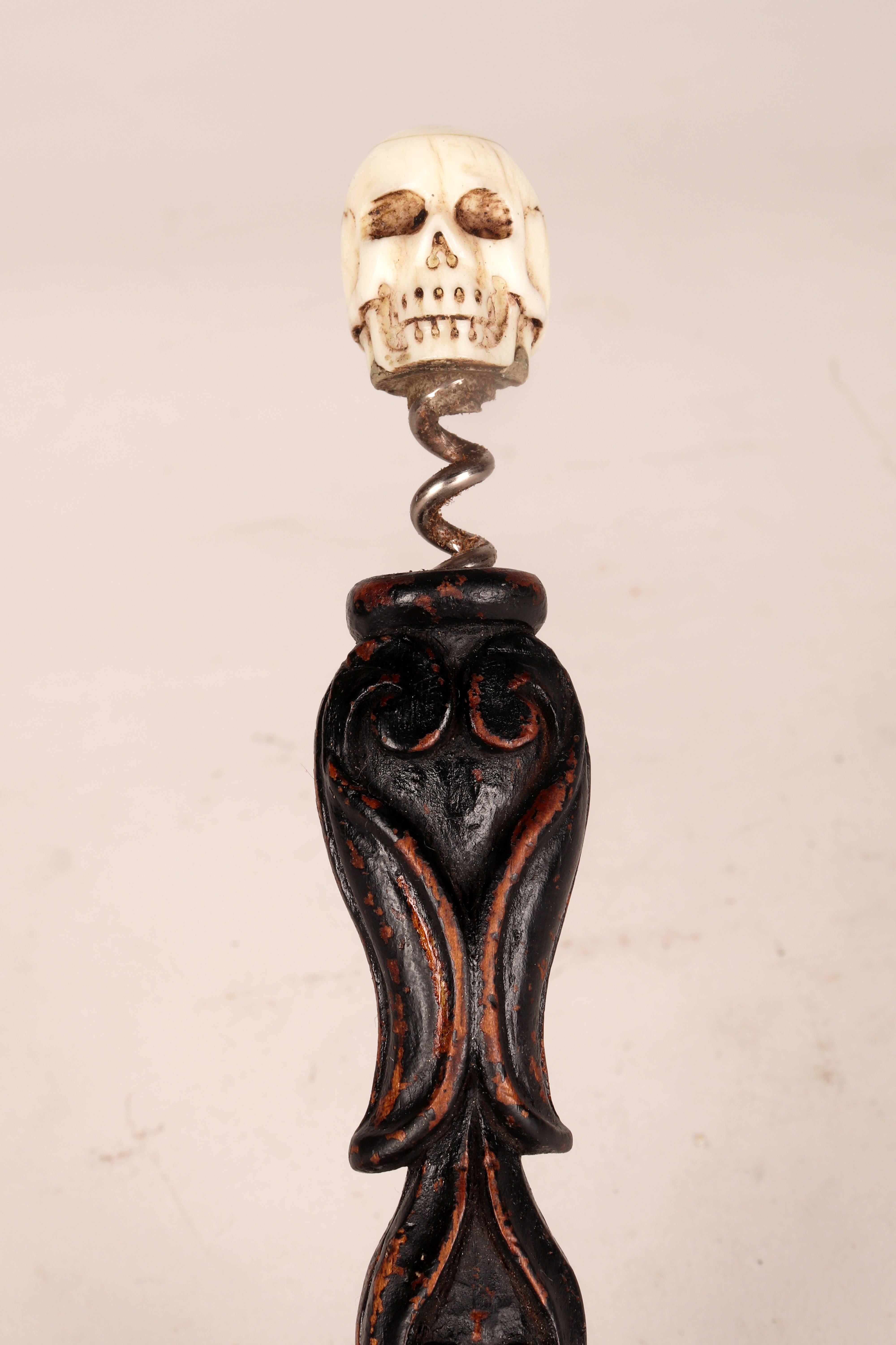 Antique pharmacy corkscrew, with stag horn skull-shaped knob, Italy 1880s. 3