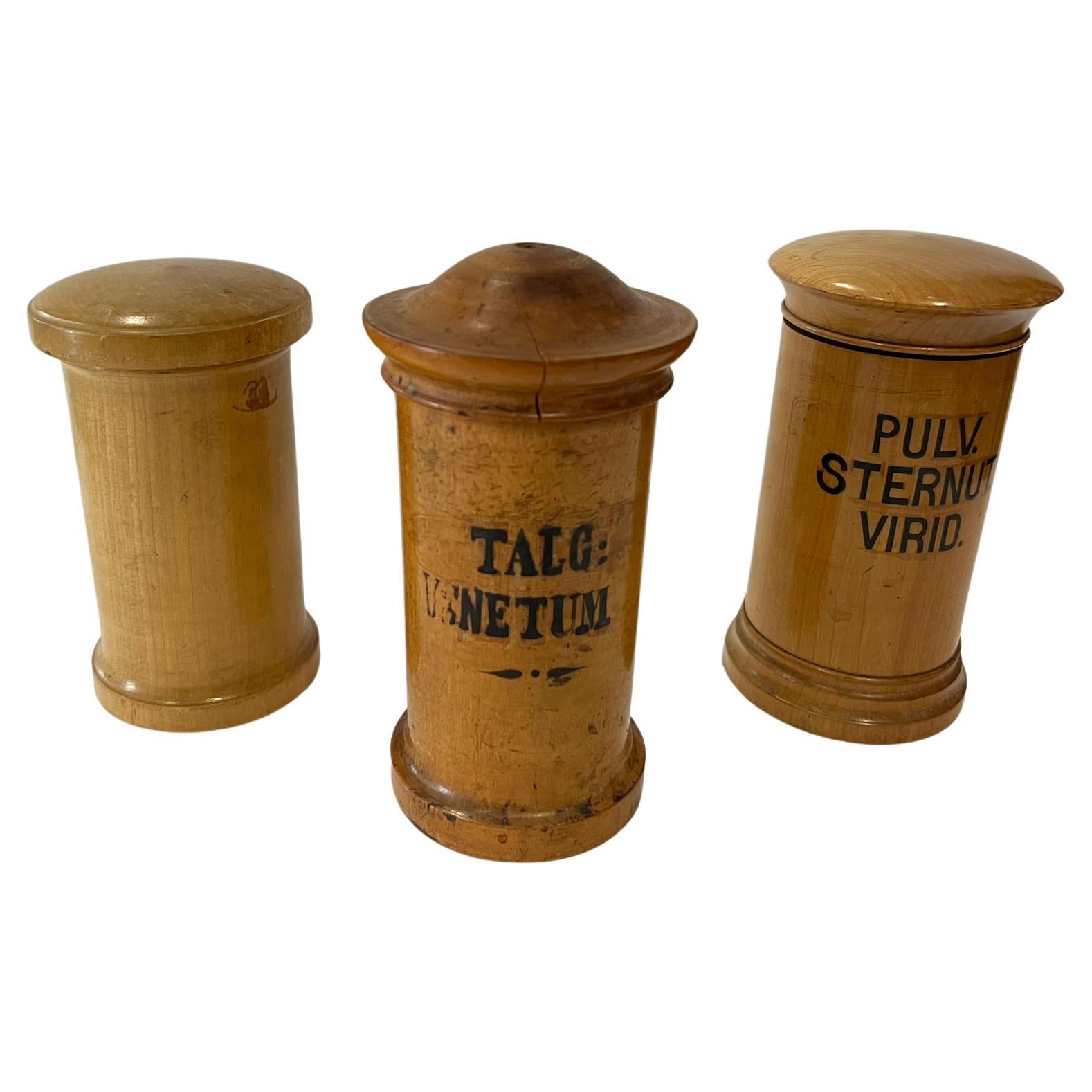 Antique pharmacy vessels made of porcelain and wood from 1900 For Sale 2