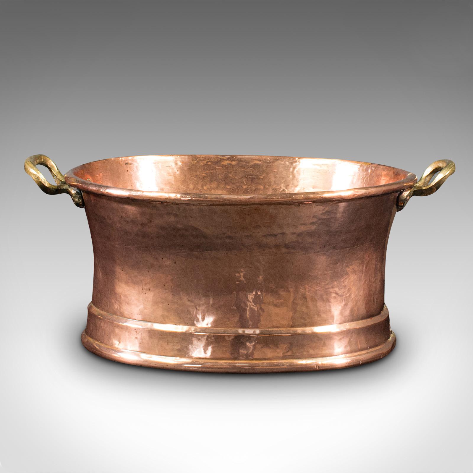 This is an antique pheasant roasting pan. An English, hand-beaten copper decorative pot, dating to the Georgian period, circa 1800.

Whilst used in period, the unlined nature of this copper pan is suitable for display use only.

Wonderfully