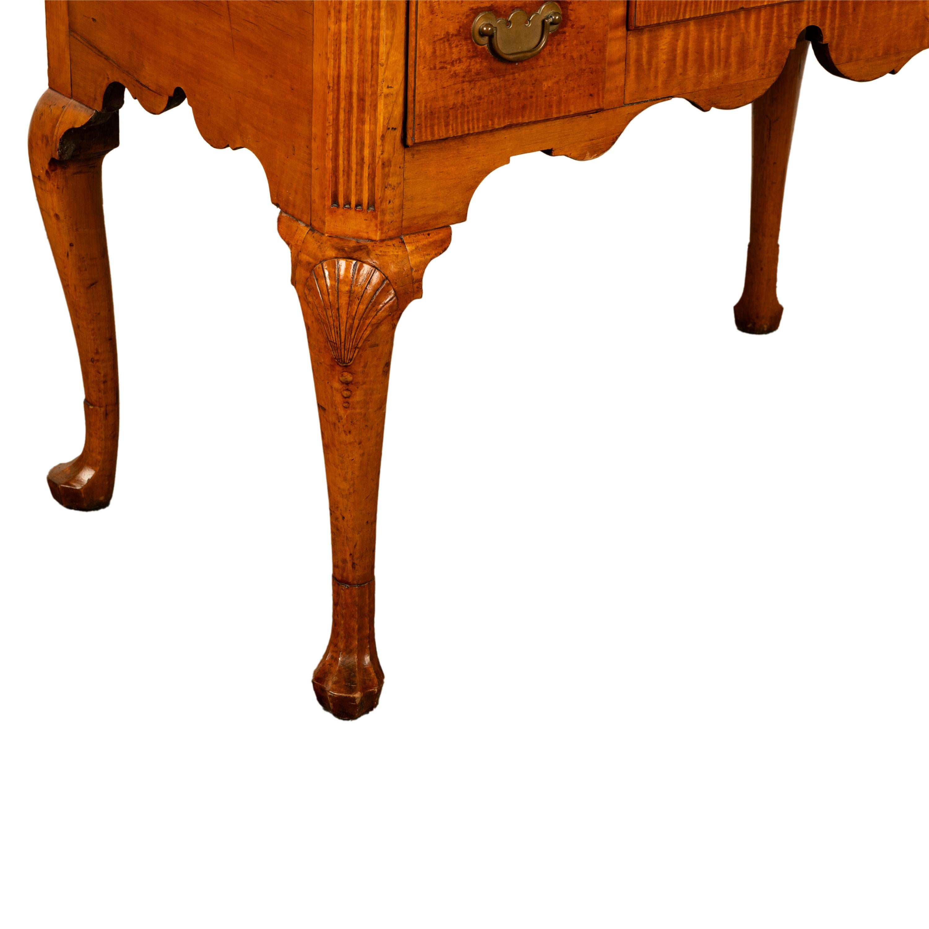 Antiguo tocador de arce Queen Anne de Filadelfia Lowboy Universidad de Yale 1730 en venta 8
