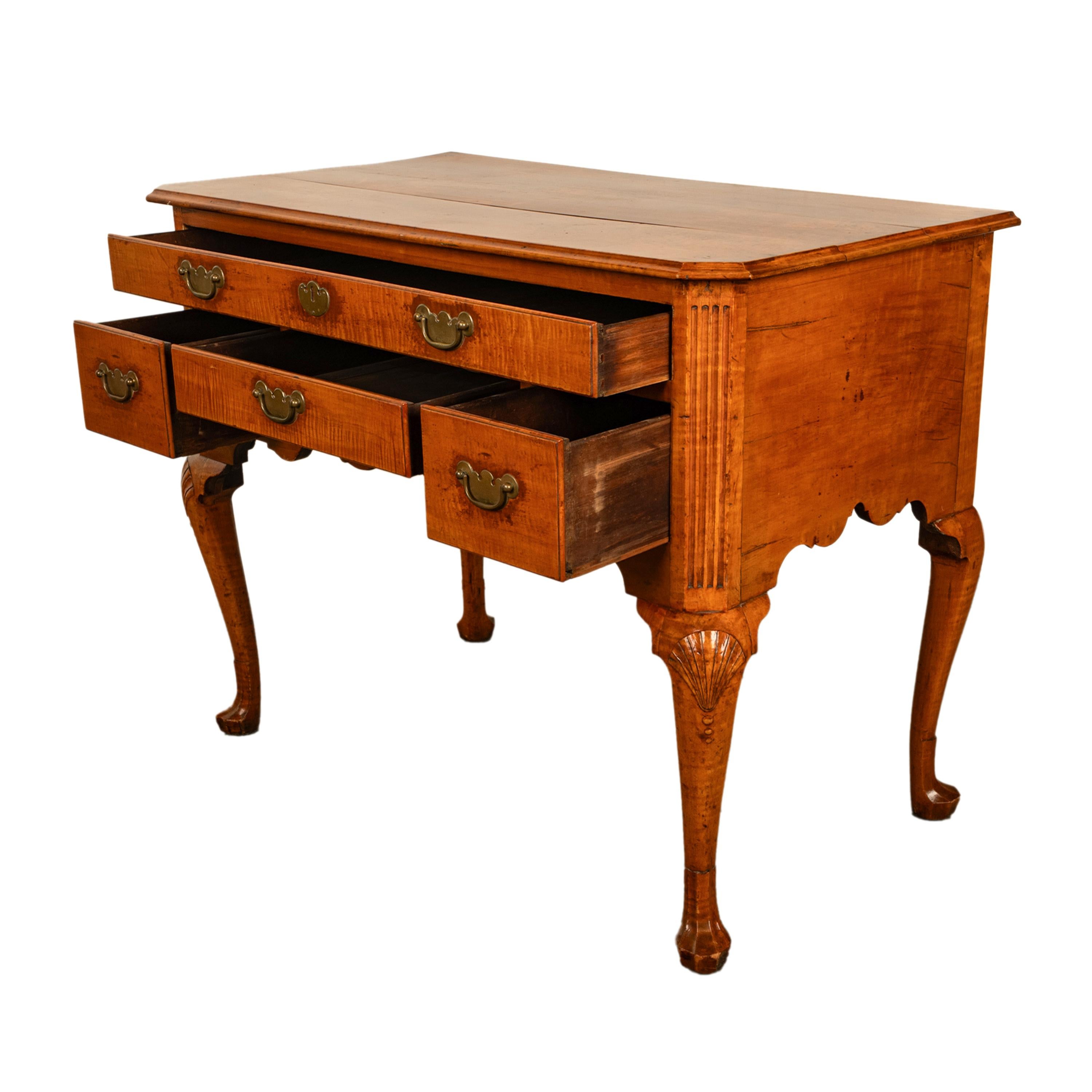 Antiguo tocador de arce Queen Anne de Filadelfia Lowboy Universidad de Yale 1730 en Bueno estado para la venta en Portland, OR