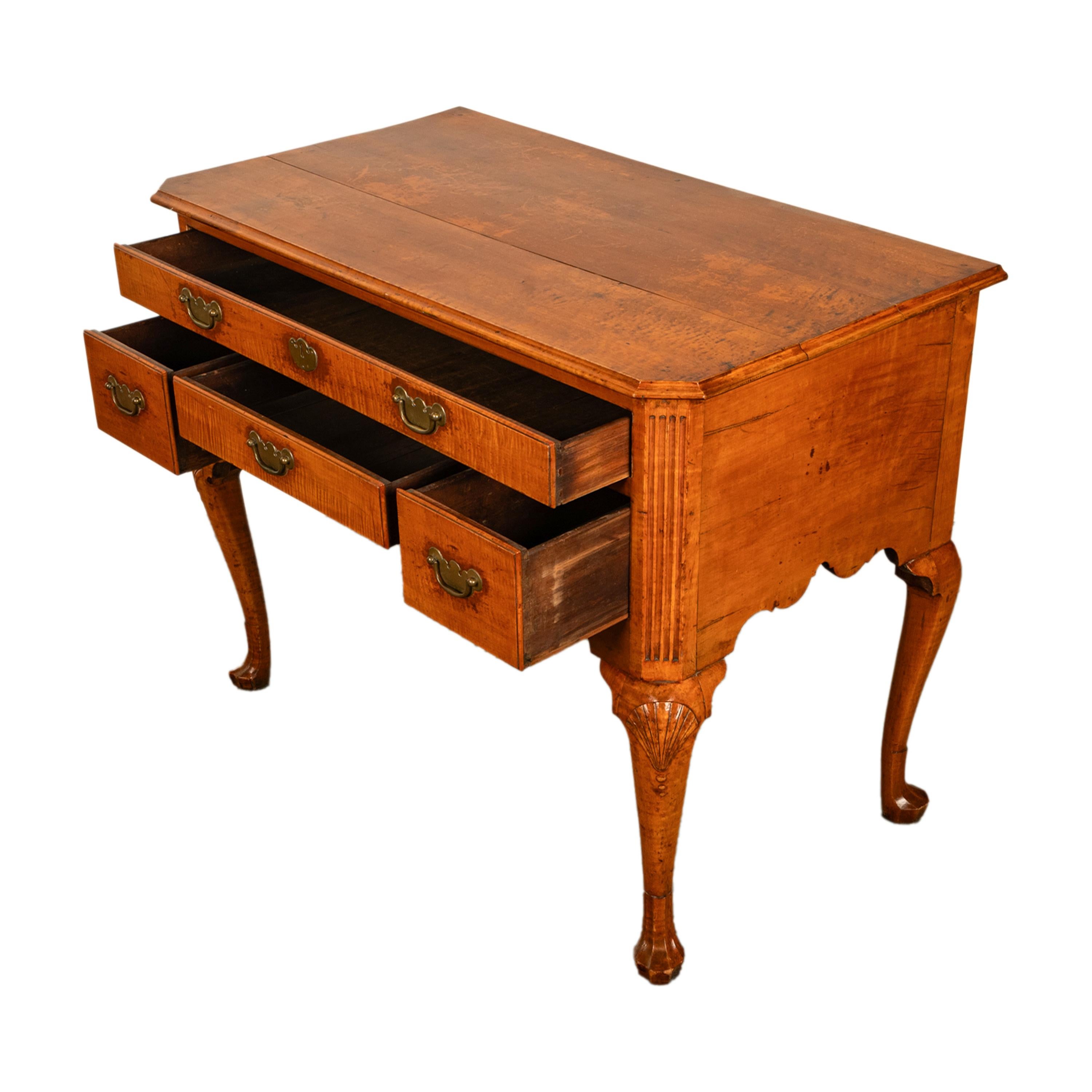 Antiguo tocador de arce Queen Anne de Filadelfia Lowboy Universidad de Yale 1730 mediados del siglo XVIII en venta