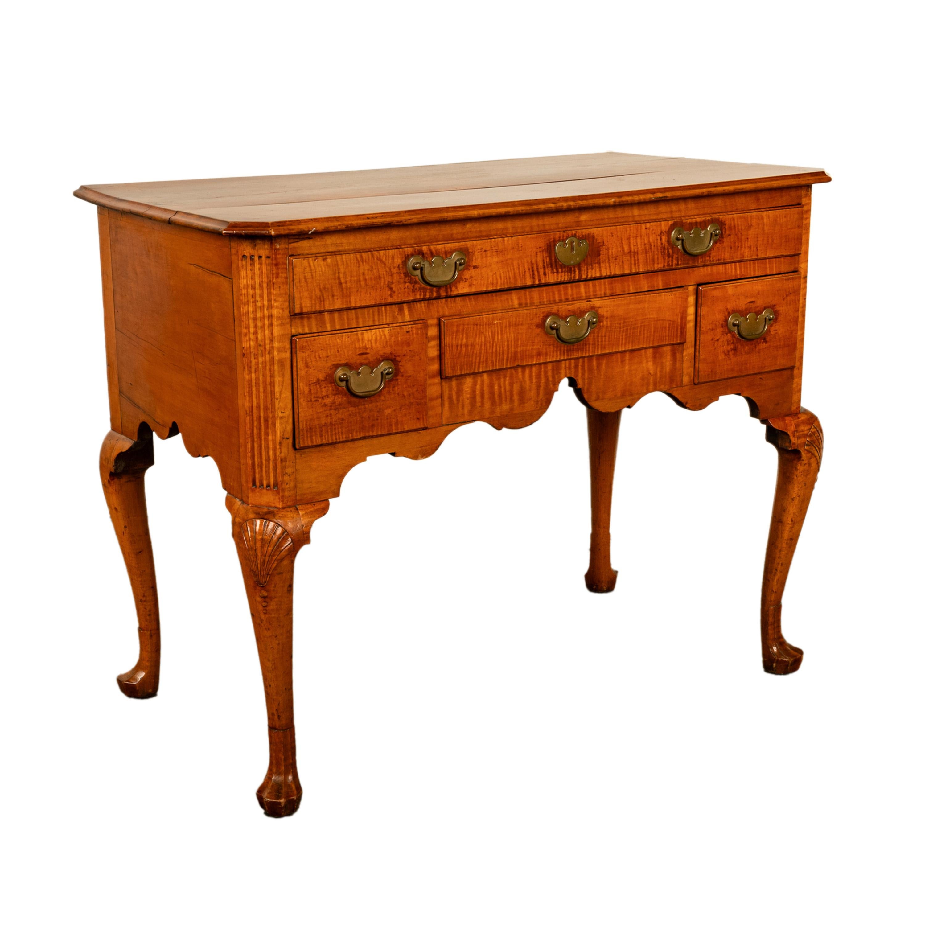 Antiguo tocador de arce Queen Anne de Filadelfia Lowboy Universidad de Yale 1730 en venta 2