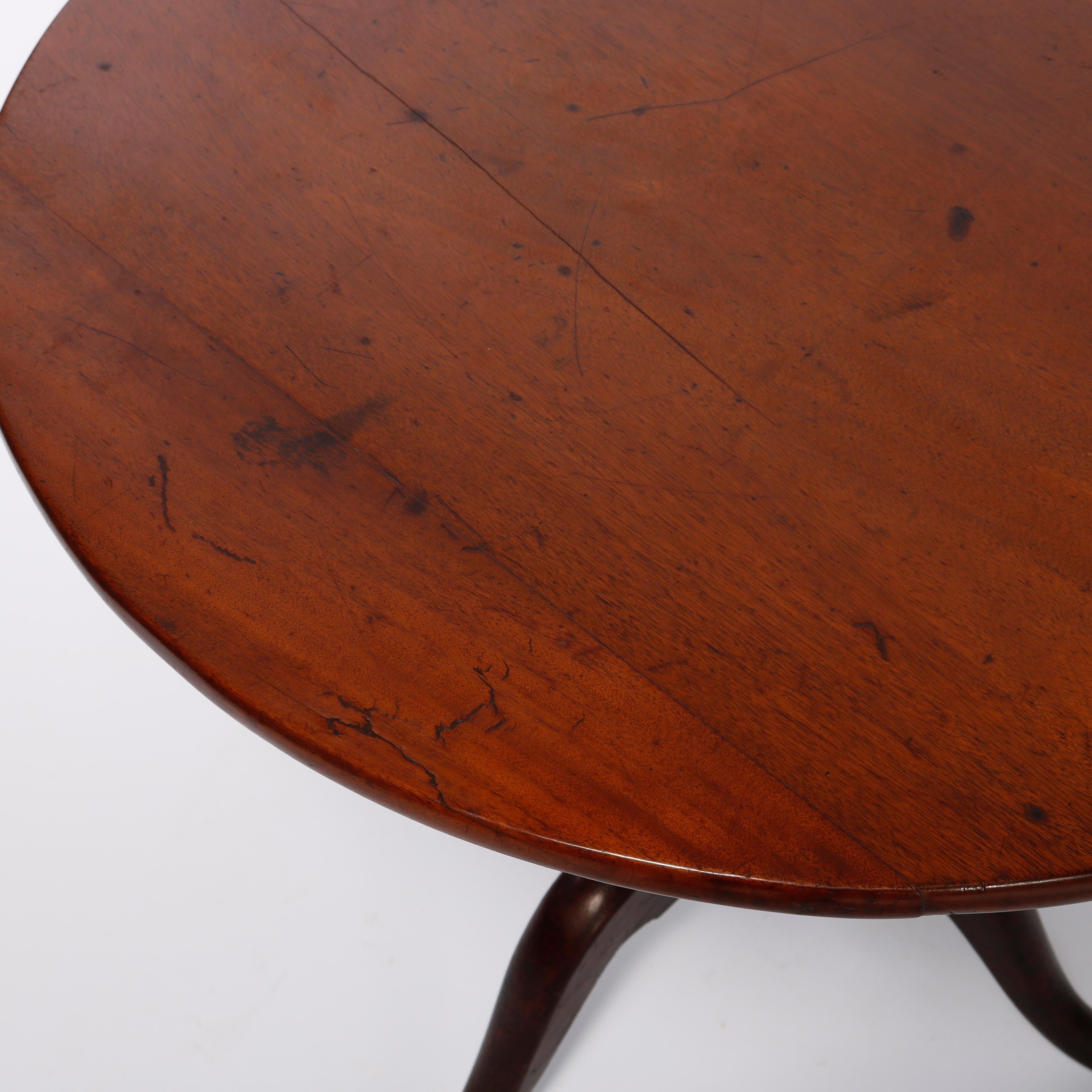 American Antique Philadelphia Queen Anne Walnut Tilt Top Table, Circa 1760 For Sale