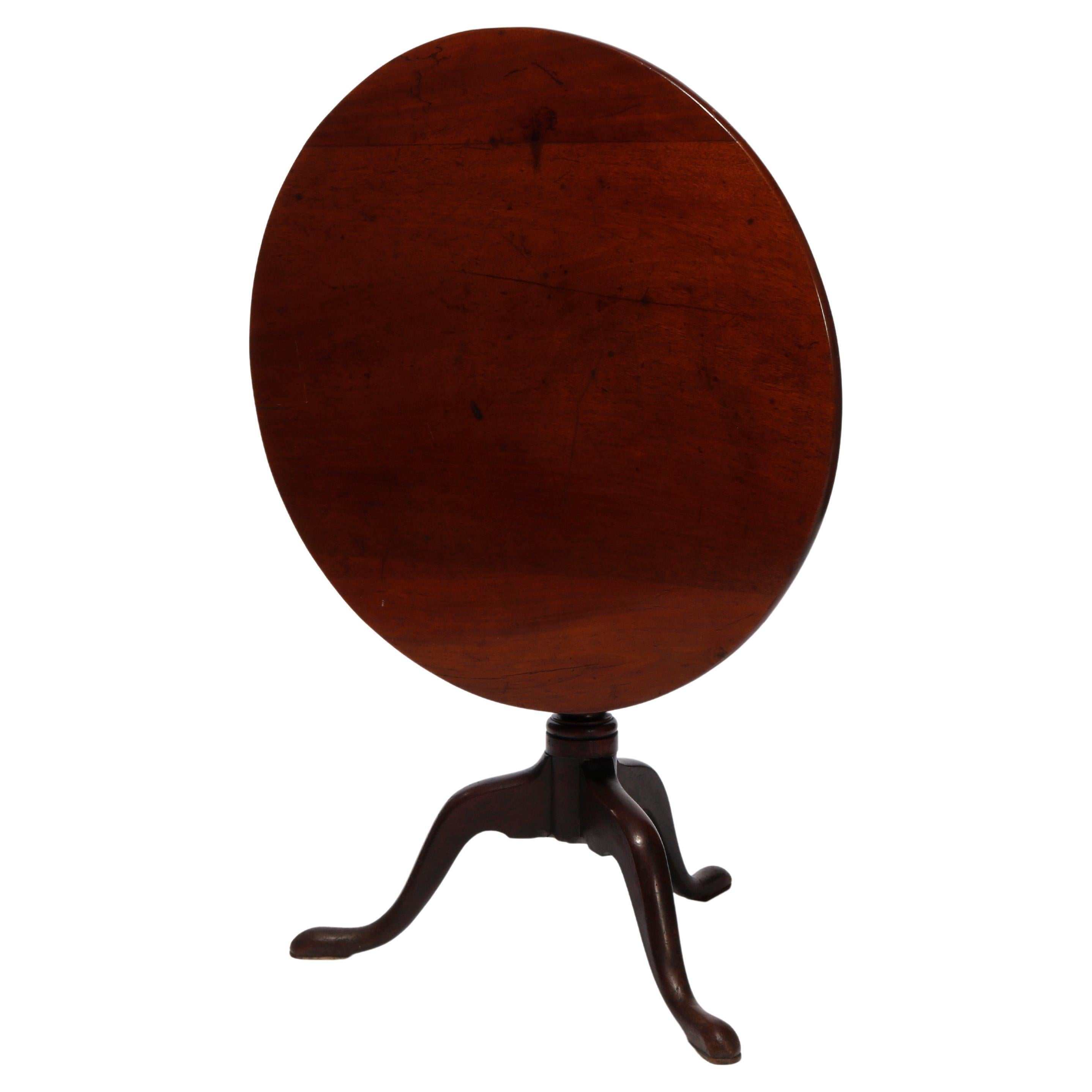 Antique Philadelphia Queen Anne Walnut Tilt Top Table, Circa 1760 For Sale