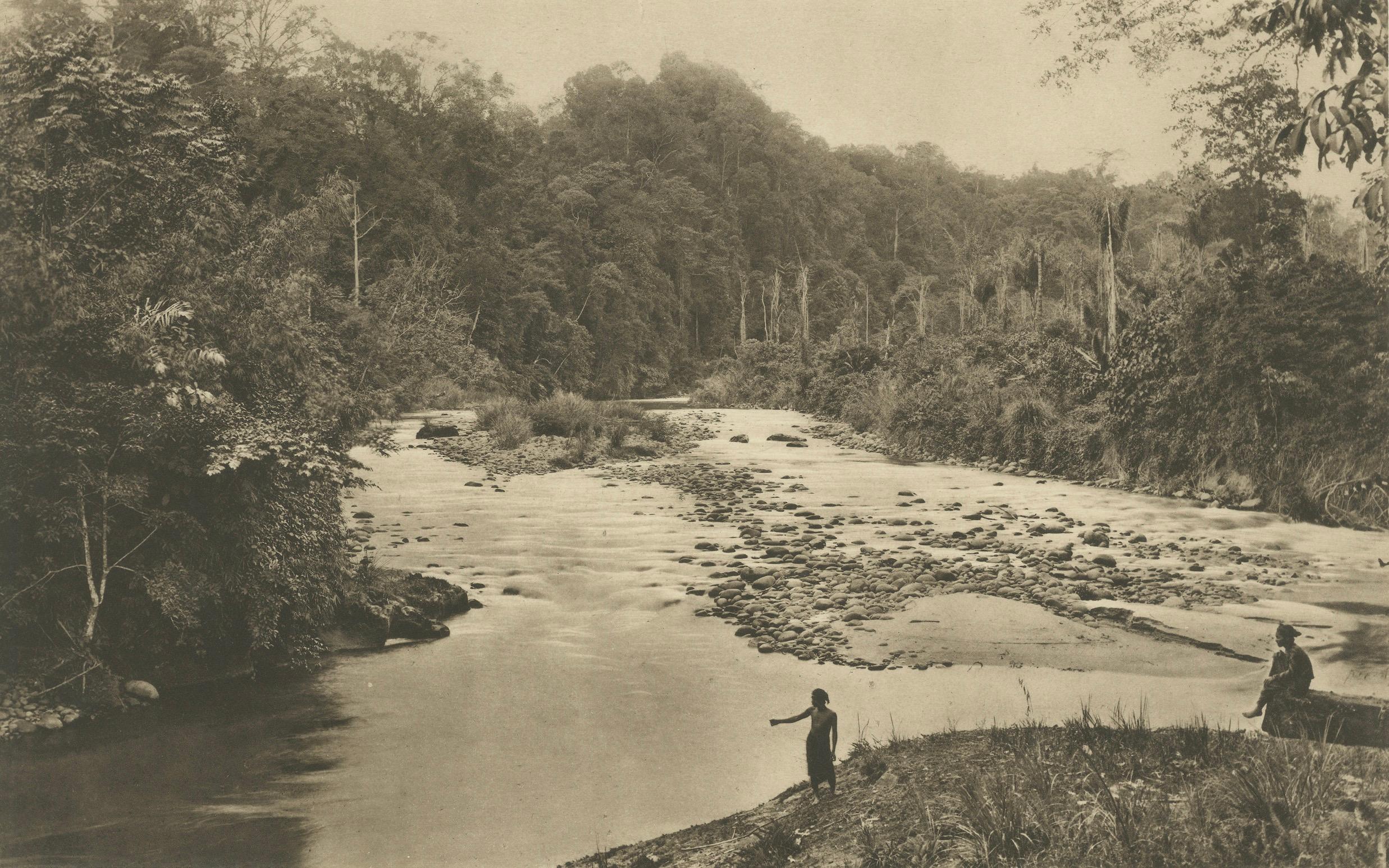 Gravure photographique ancienne de la rivière Soengei Boewaya, Sumatra, Indonésie, 1910 Bon état - En vente à Langweer, NL
