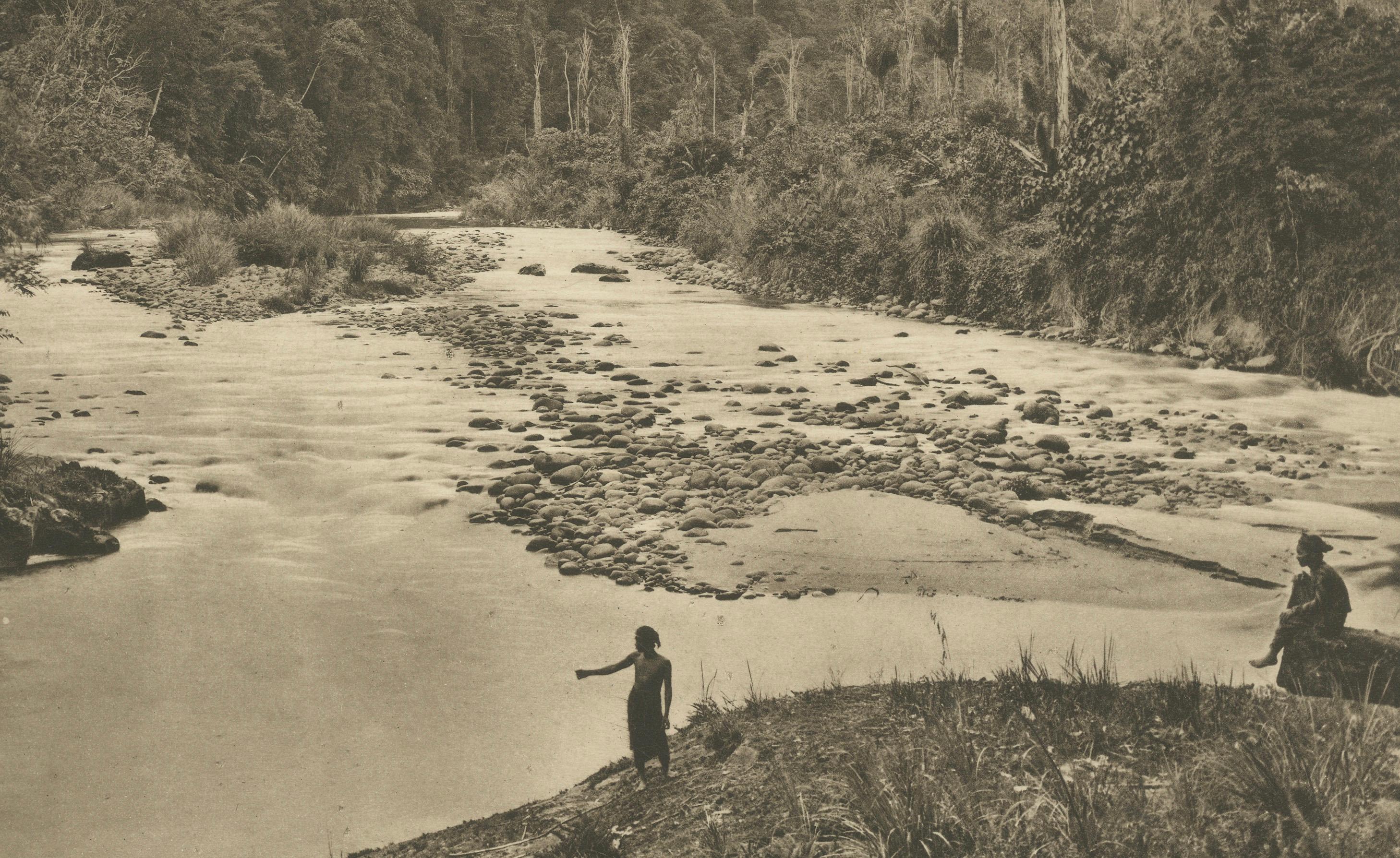 20ième siècle Gravure photographique ancienne de la rivière Soengei Boewaya, Sumatra, Indonésie, 1910 en vente
