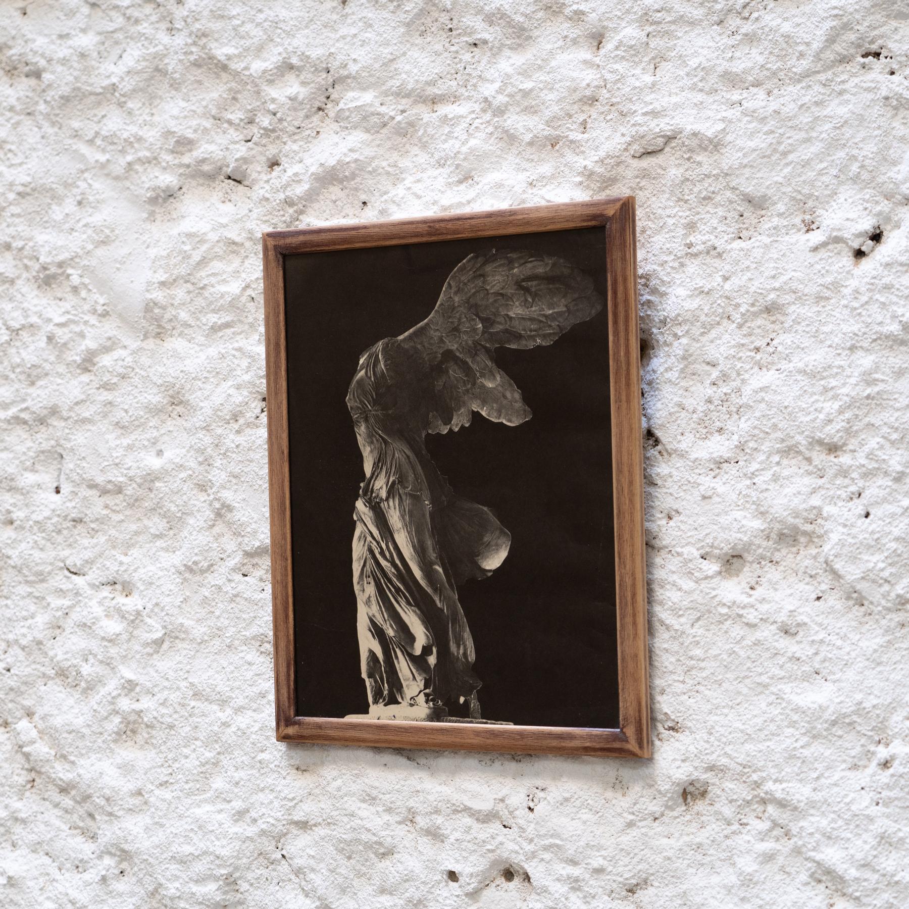 Antikes Foto „Victoria de Samotracia“ – Louvre-Ausgabe (Moderne der Mitte des Jahrhunderts) im Angebot