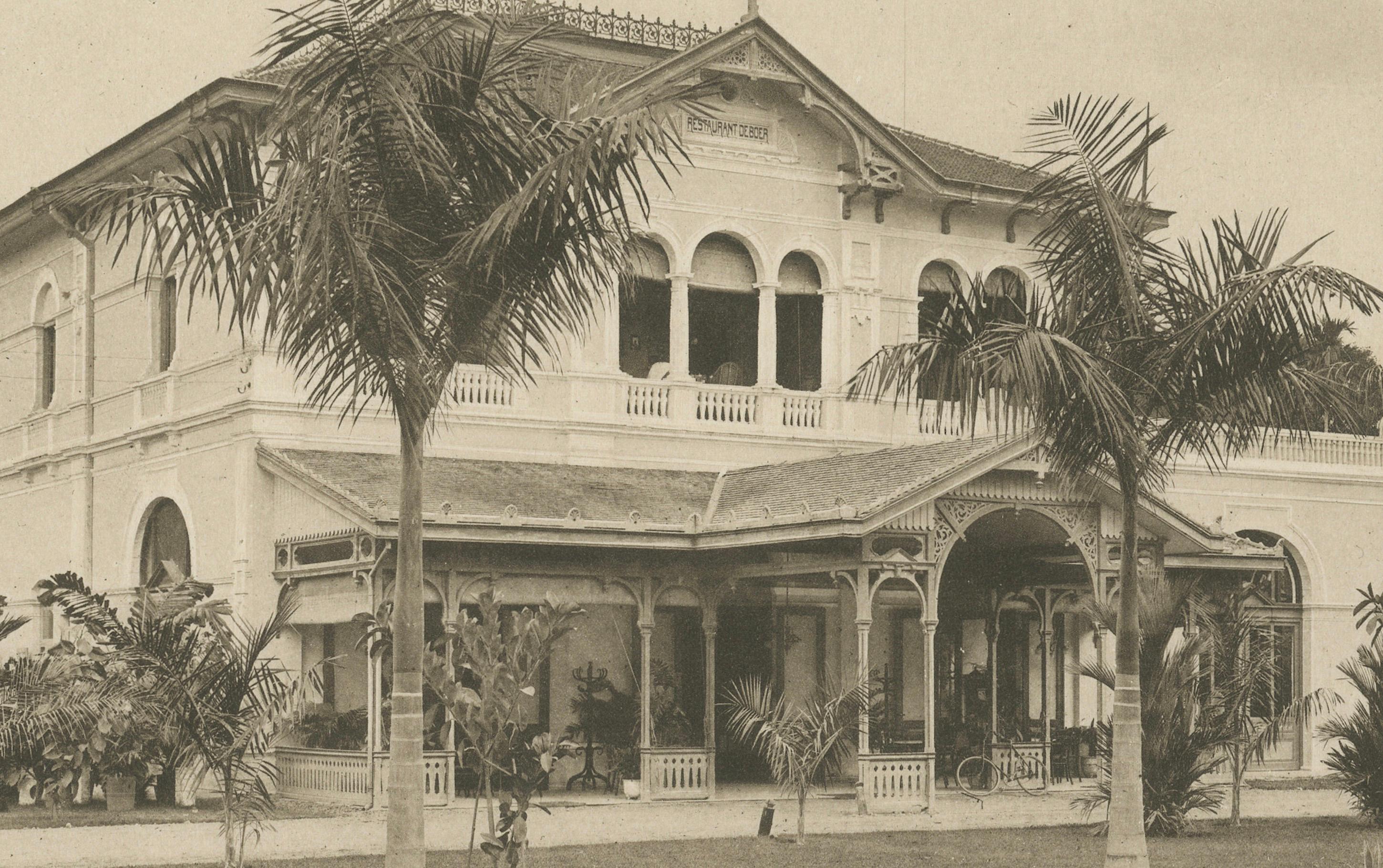 Néerlandais Photogravures anciennes du White Club de Medan et du Restaurant de Boer, Sumatra c.1900 en vente