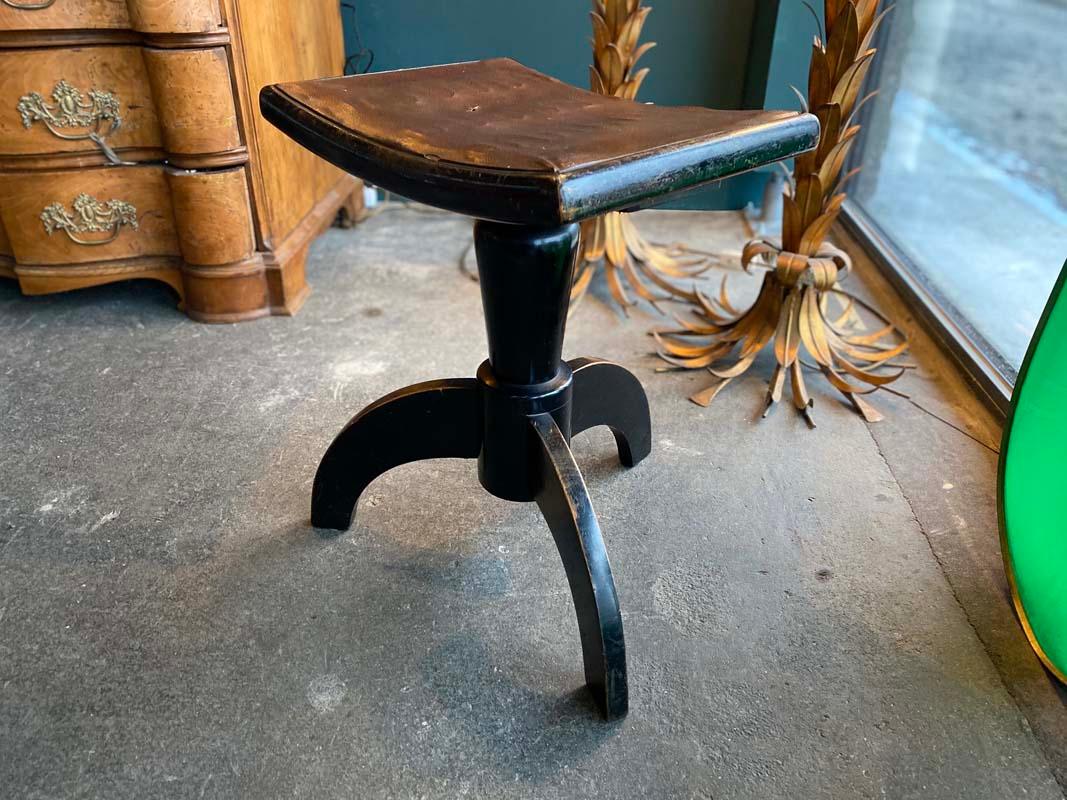 The remarkable thing about this antique piano stool is not only that it's from the years circa 1900 and that it's adjustable in height by turning the seat, but that it (even if it does not appear that way) is also really comfortable! The curved
