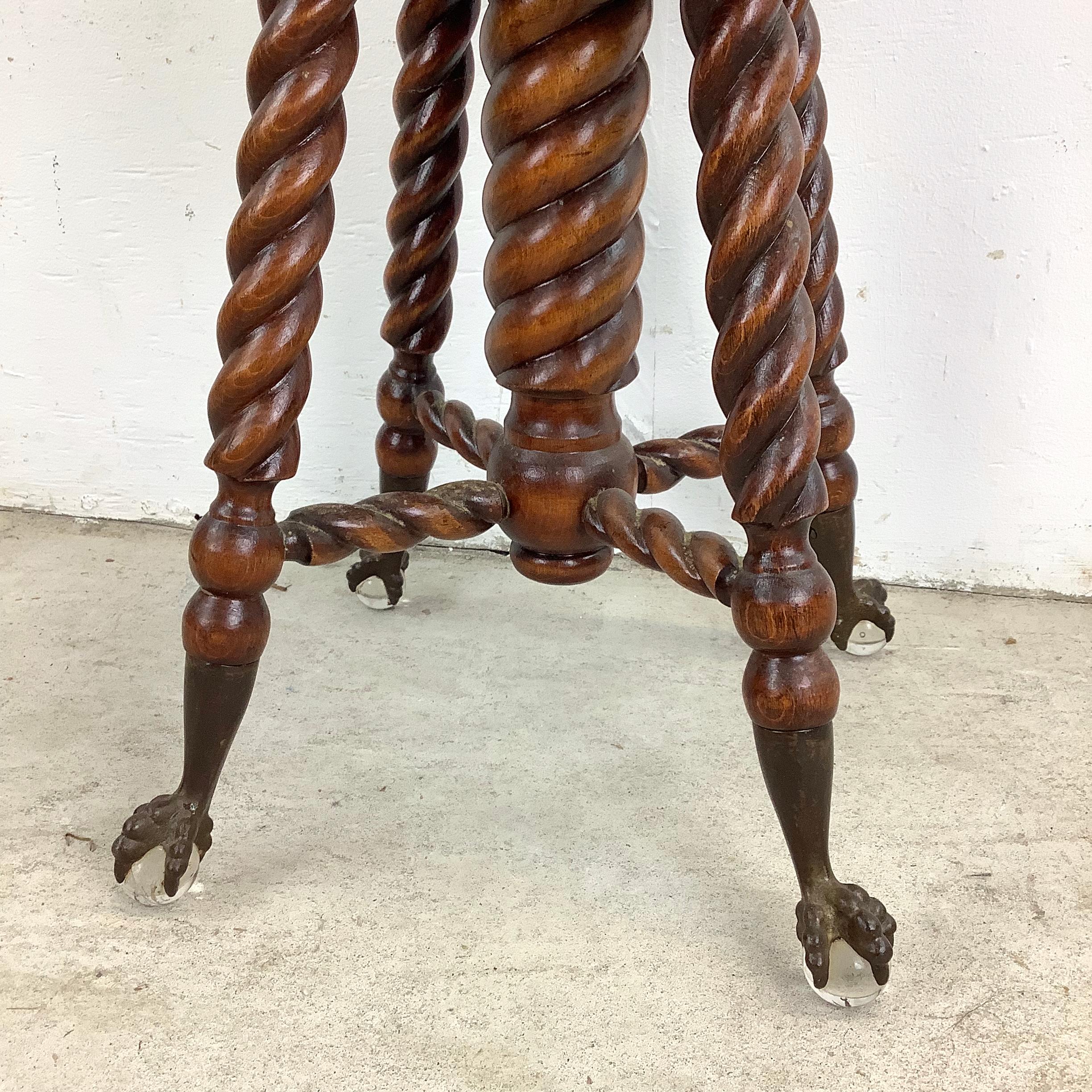 Sgabello antico per pianoforte con piedi a sfera in vetro The Claw in vendita 6