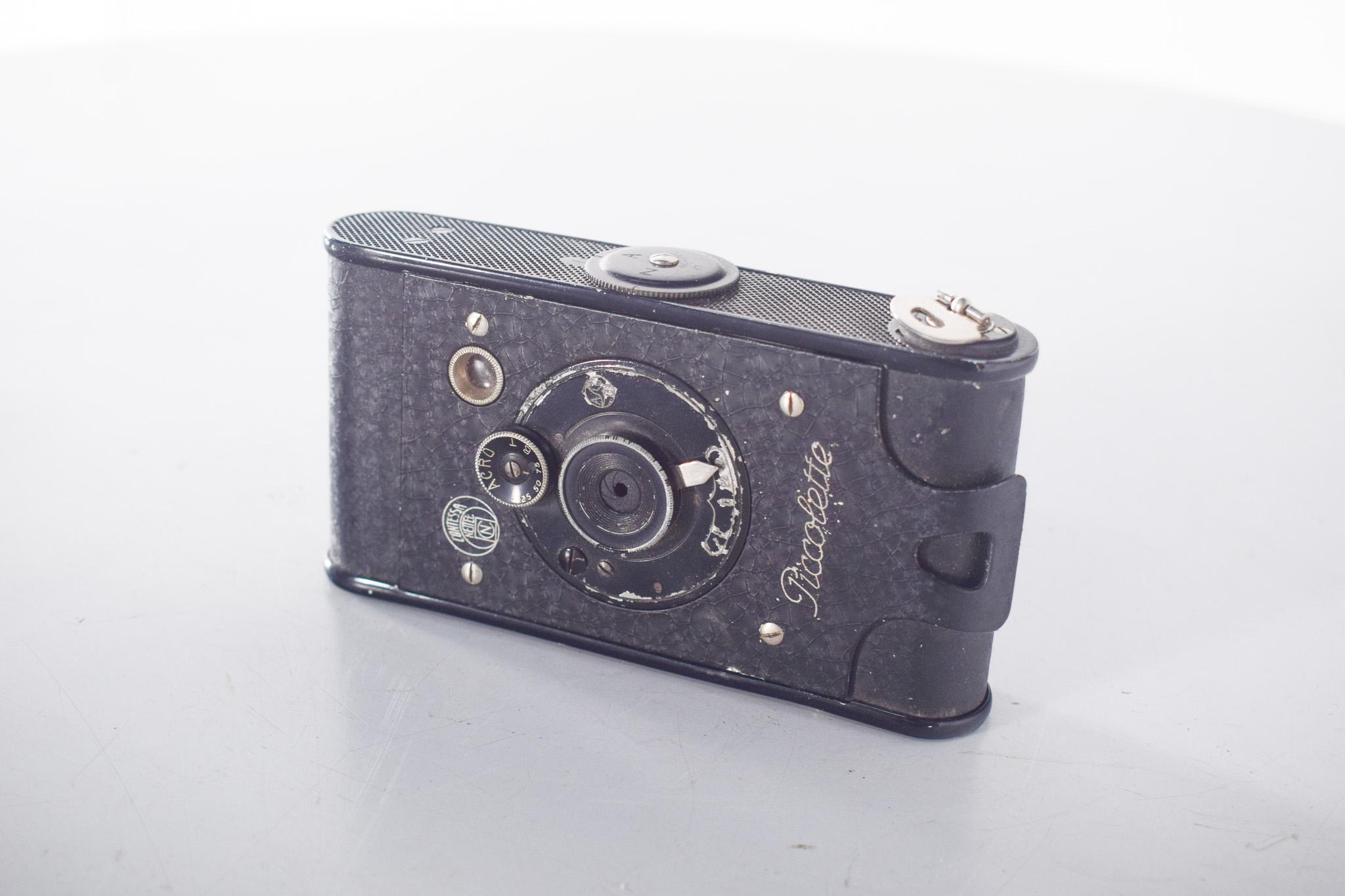 Piccolette camera, with leather case. Vintage copy produced by Contessa-Nettel, a German company that would later merge with Zeiss Ikon. This small 