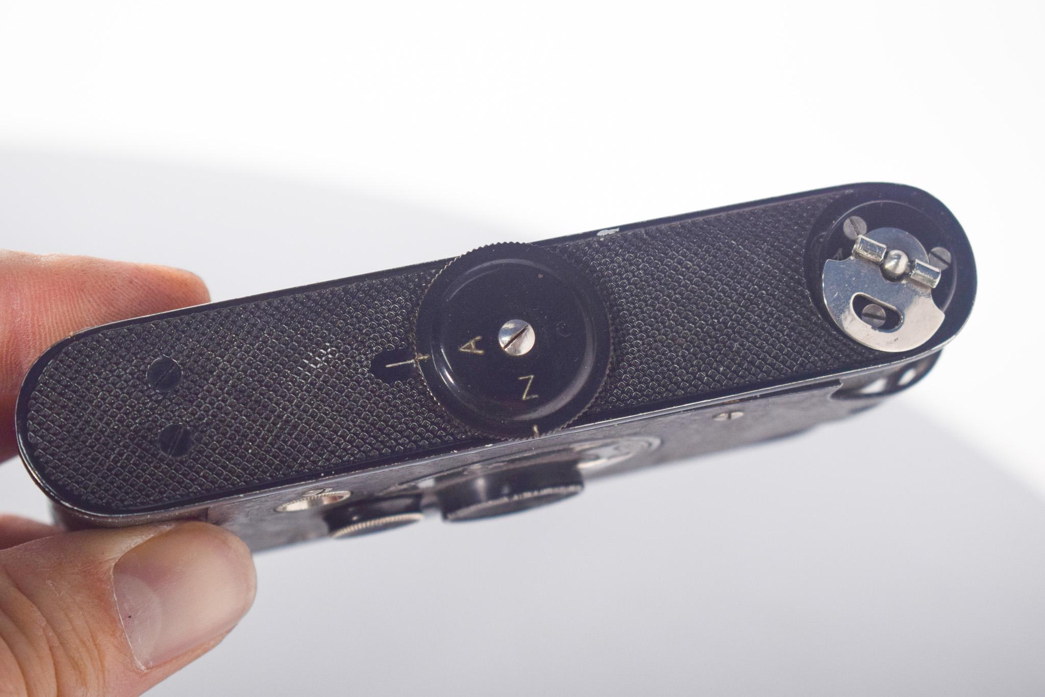 Metal Antique Piccolette Camera with Leather Case For Sale