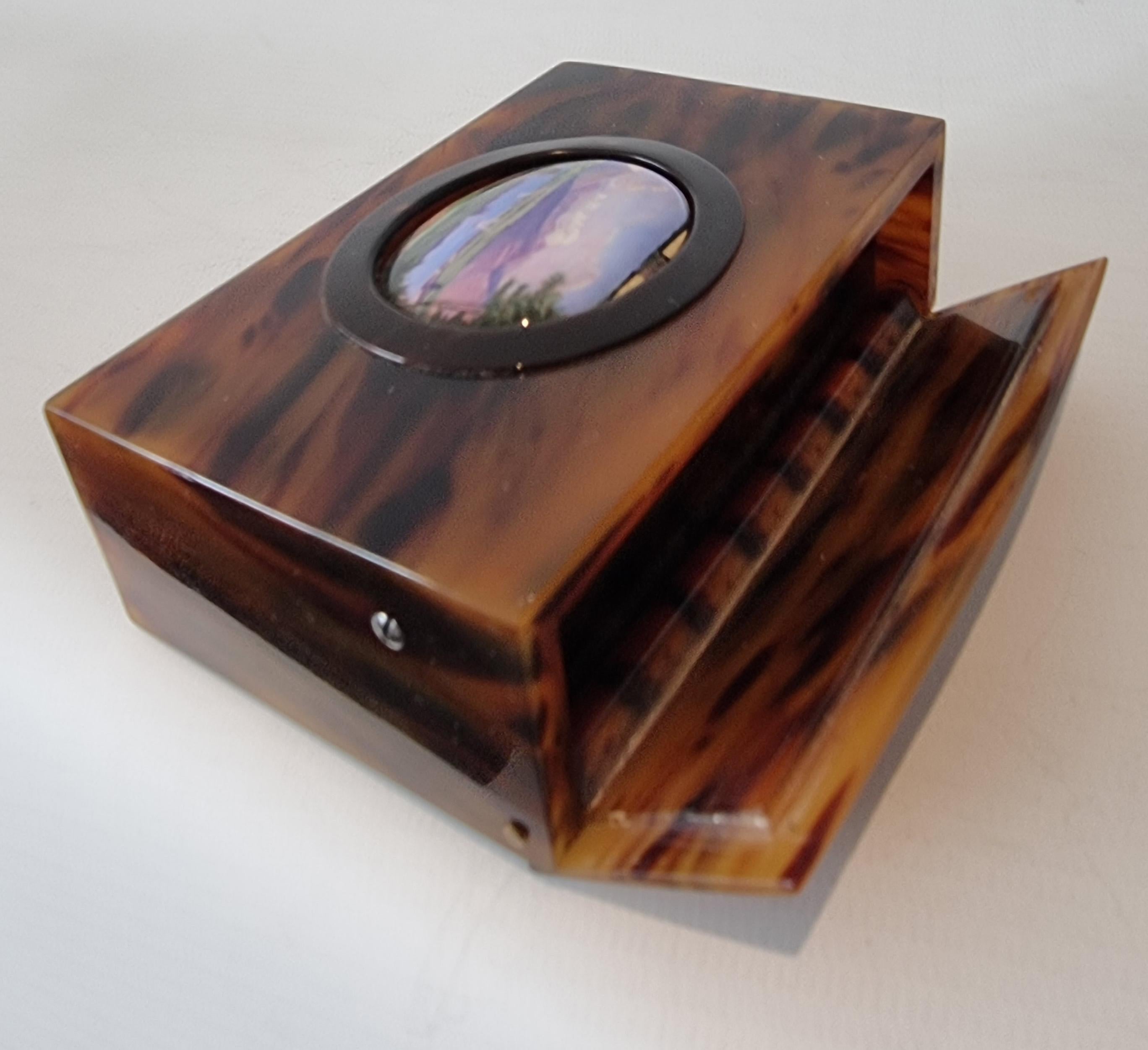 Antique Pictorial enamel and underbelly-cut tortoiseshell singing bird box For Sale 1