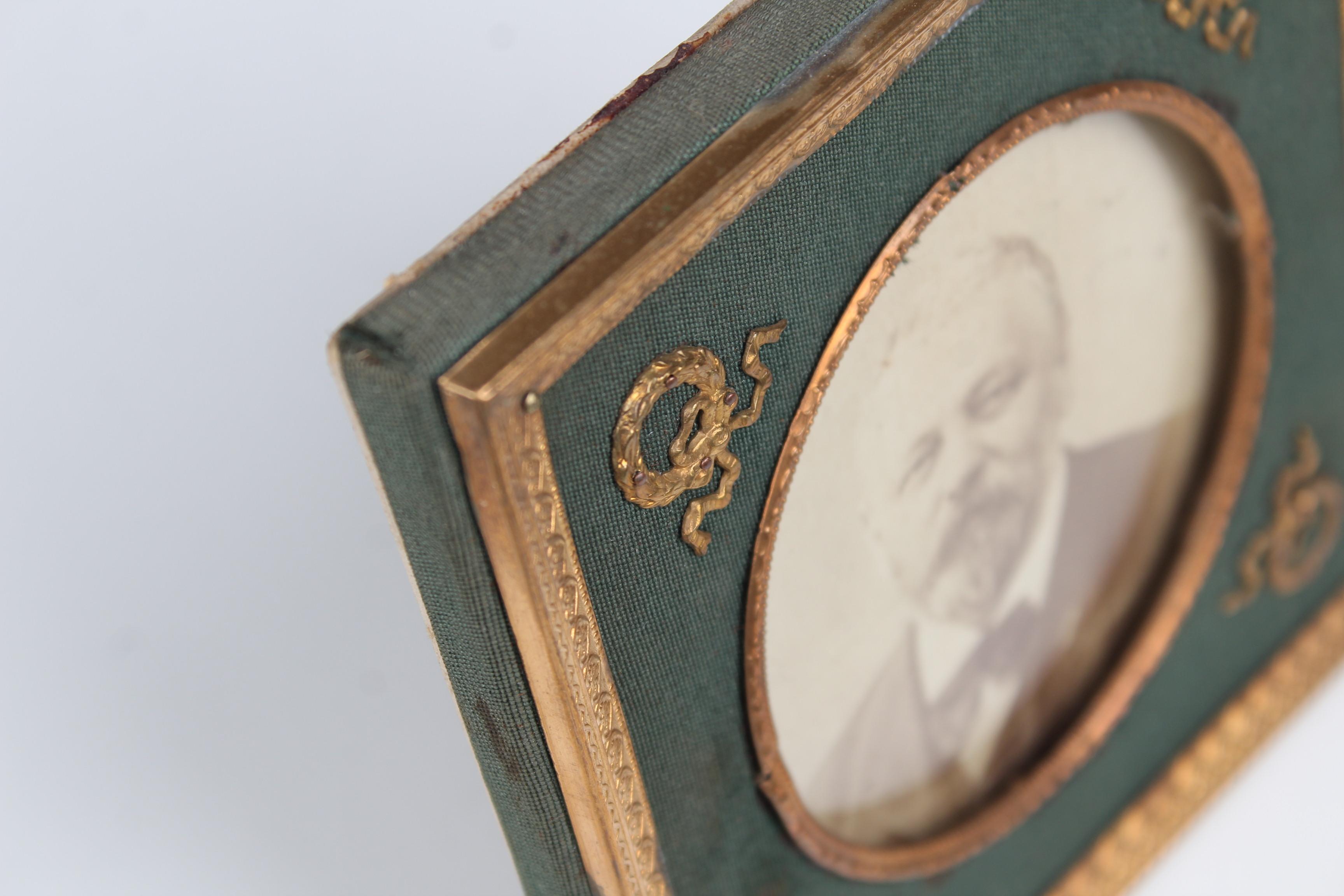 Antique picture frame from France.
Beautiful brass work on green fabric.
Inside dimension: 8 x 8 cm
