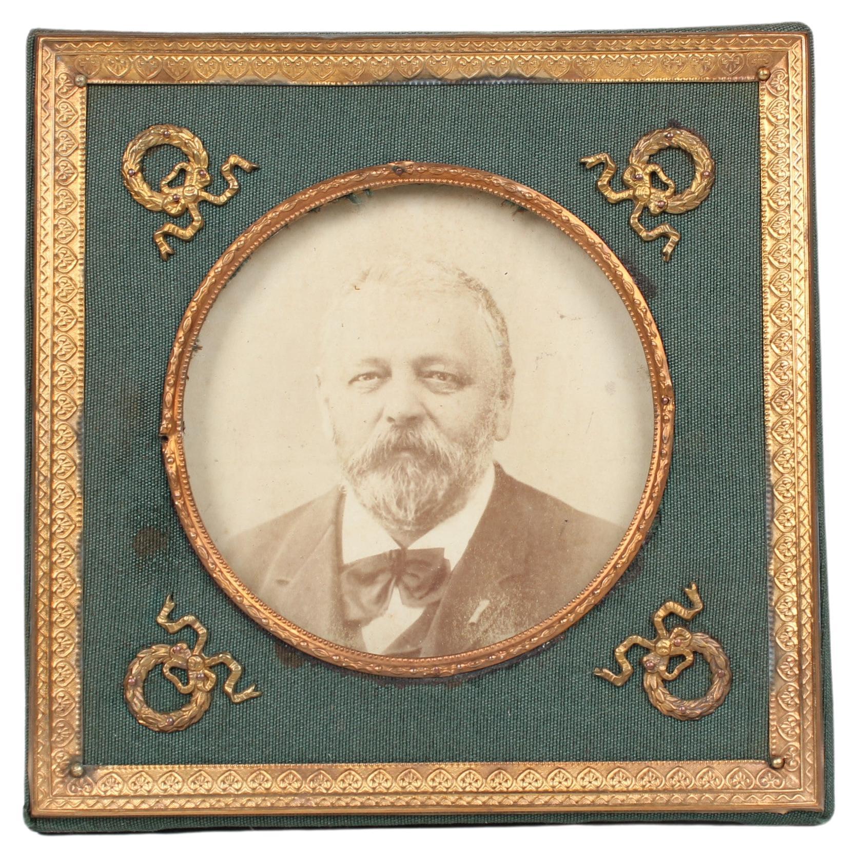 Cadre photo ancien, Bronze Dorée, France, Fin du 19ème siècle, 8 x 8 cm