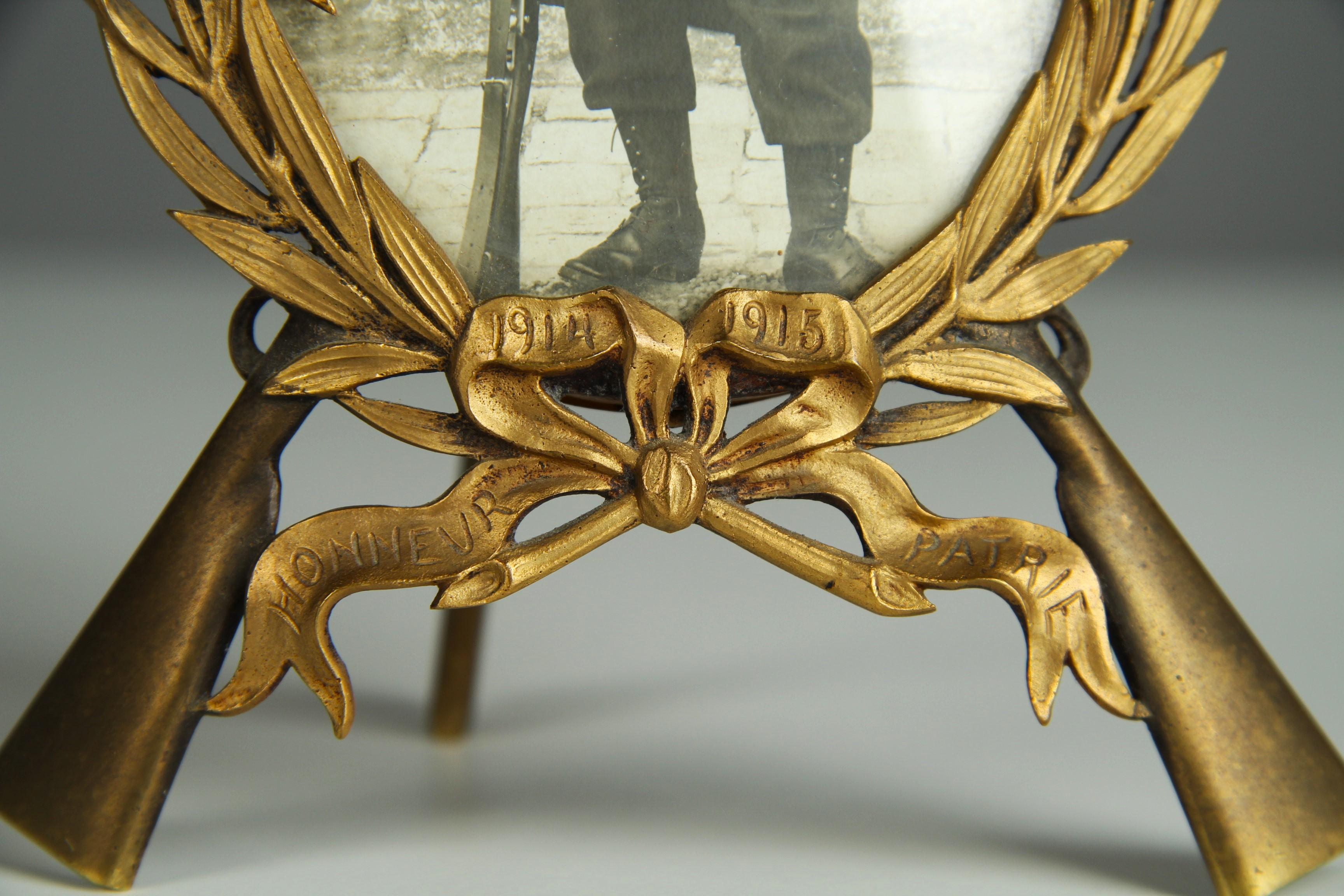 Antique Picture Frame By A. Dahl, Bonheur Patrie, France, 1914 - 1915, 8 x 10 cm For Sale 2