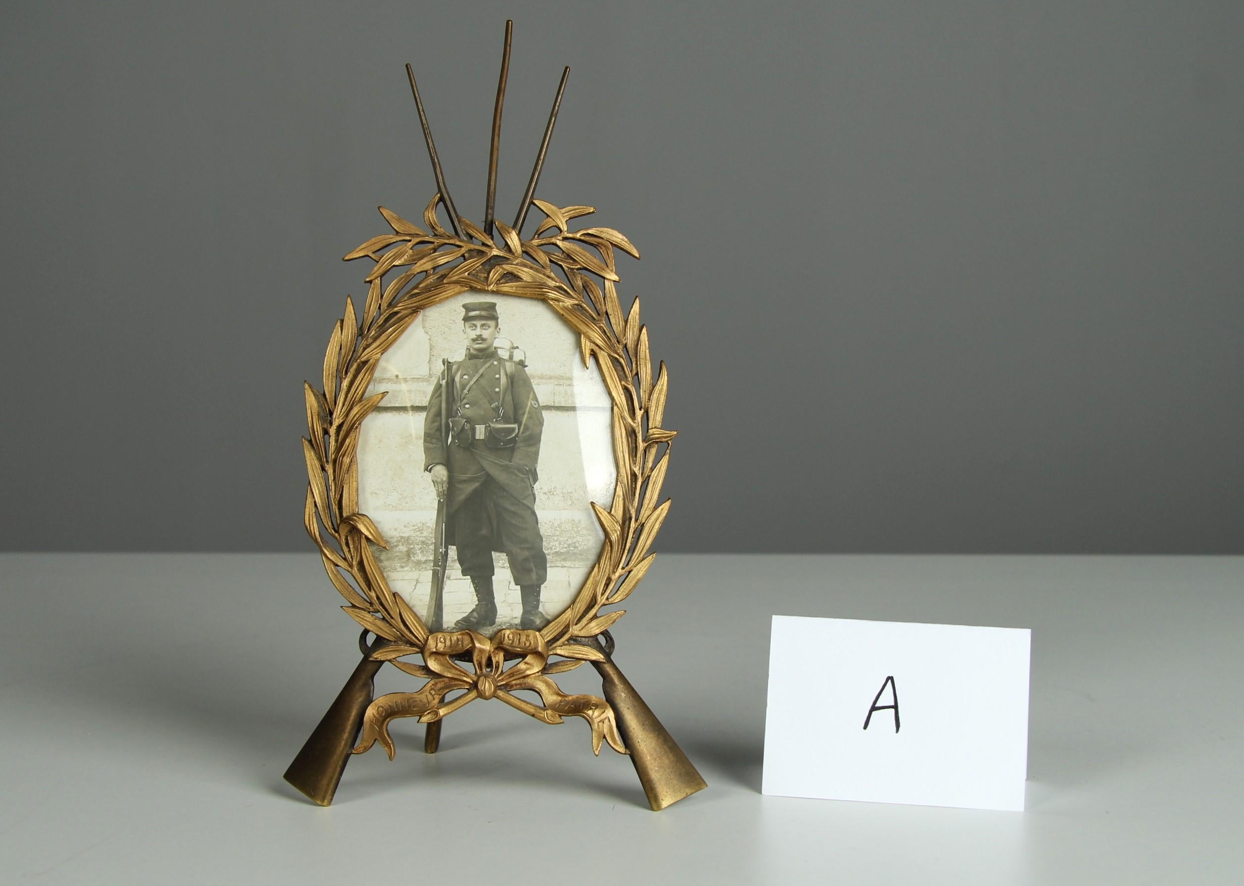 Antique Picture Frame By A. Dahl, Bonheur Patrie, France, 1914 - 1915, 8 x 10 cm For Sale 3