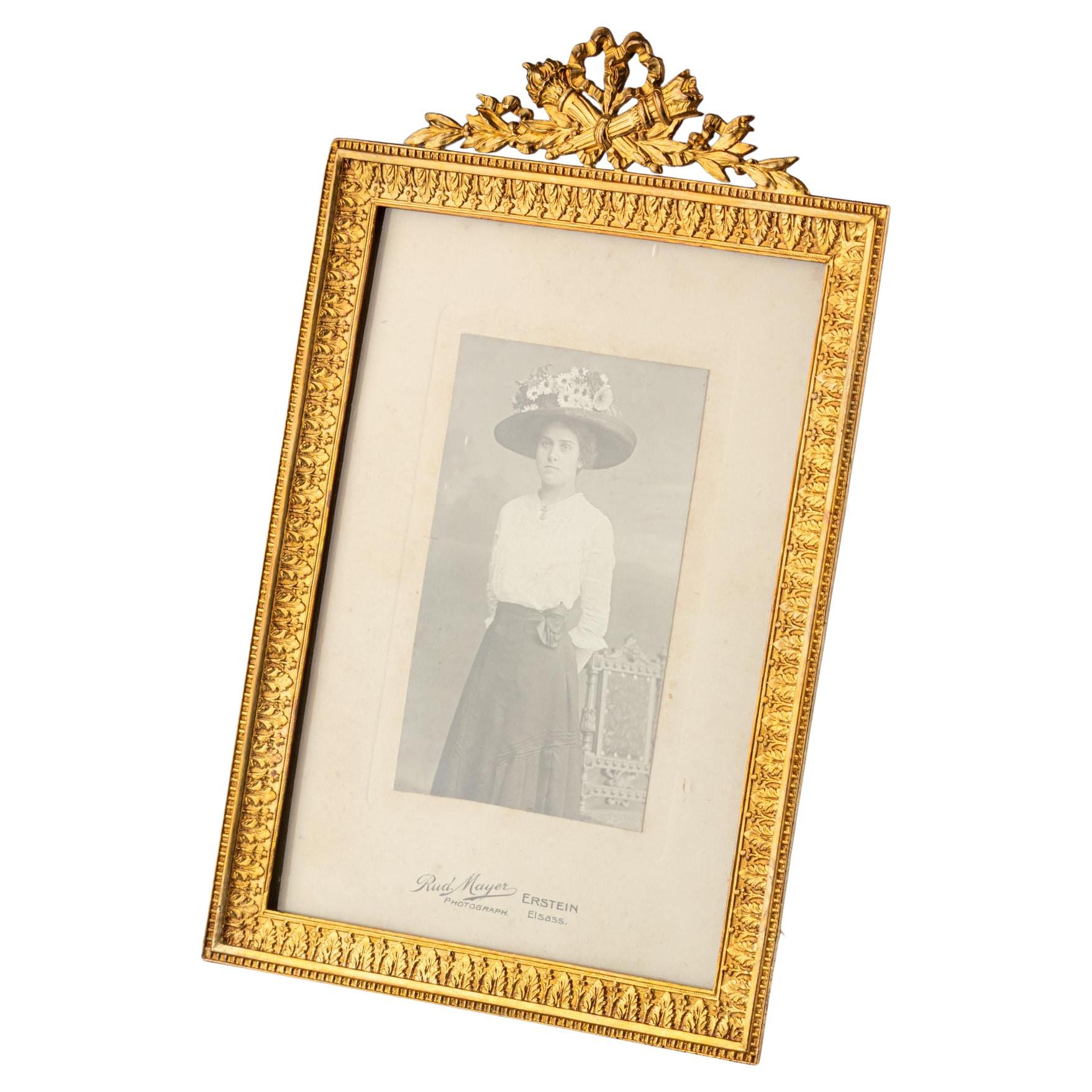 Beautiful brass picture frame, France, circa 1880.
Picture size: 10 cm x 14 cm.
Passepartout: 6 cm x 9 cm.

French picture frames from the Neoclassicism era are an expression of an epoch that was known for its decorative wealth and appreciation of