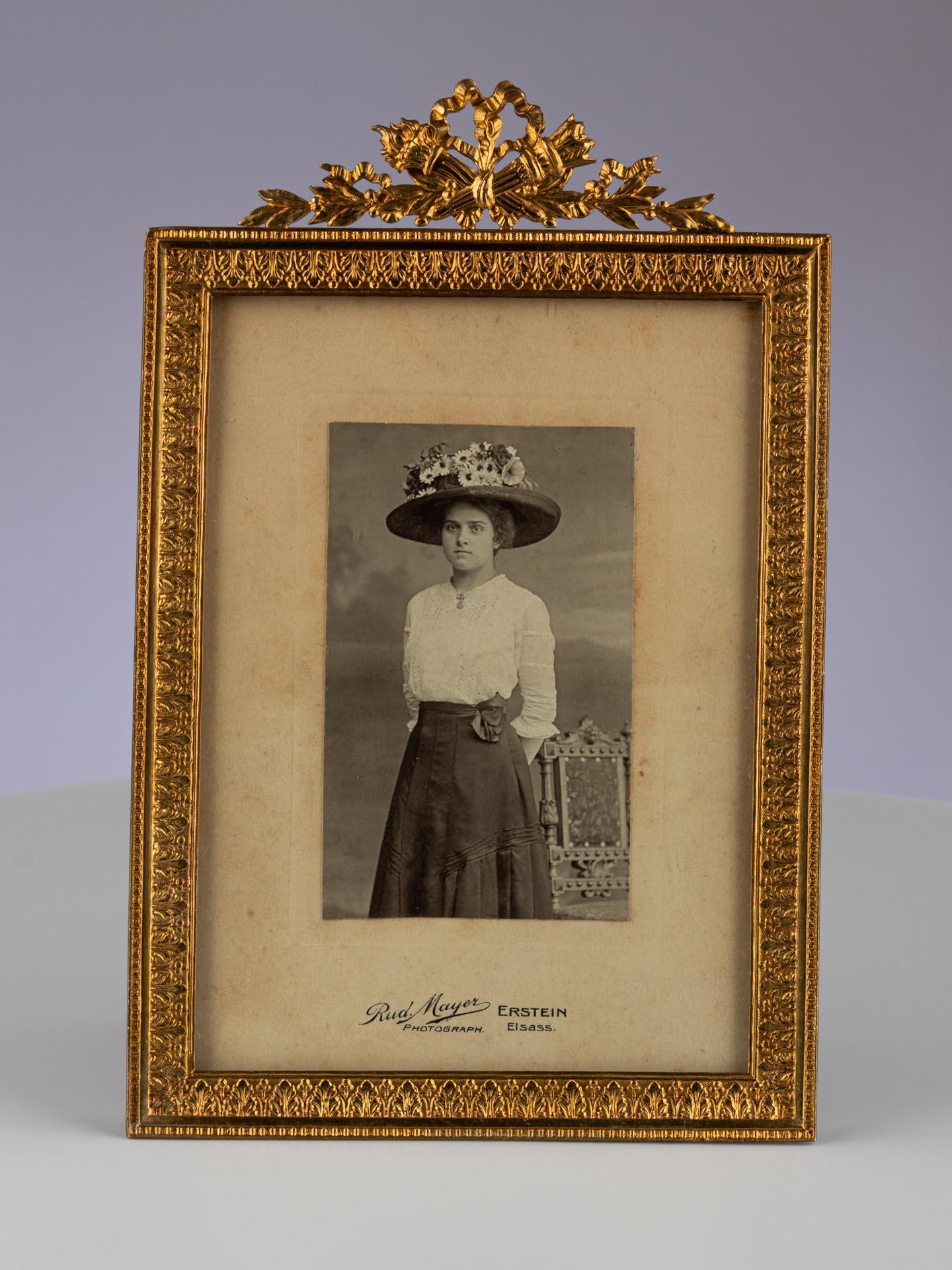 Antique Picture Frame, Louis XVI Style, France, Circa 1880, 10 x 14 cm In Good Condition For Sale In Greven, DE