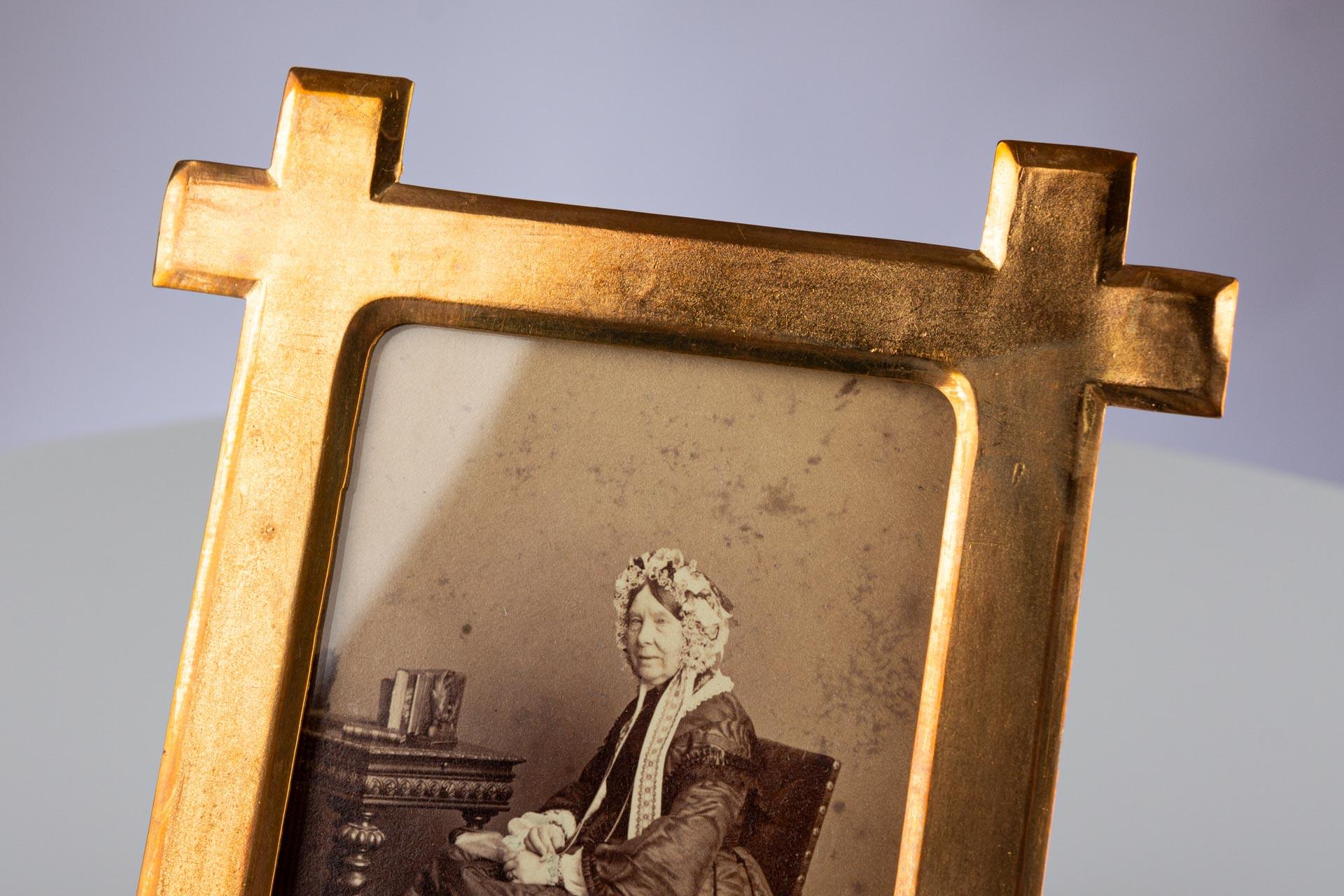 Beautiful brass picture frame, London, circa 1920.
Picture size: 5,5 cm x 8 cm.
