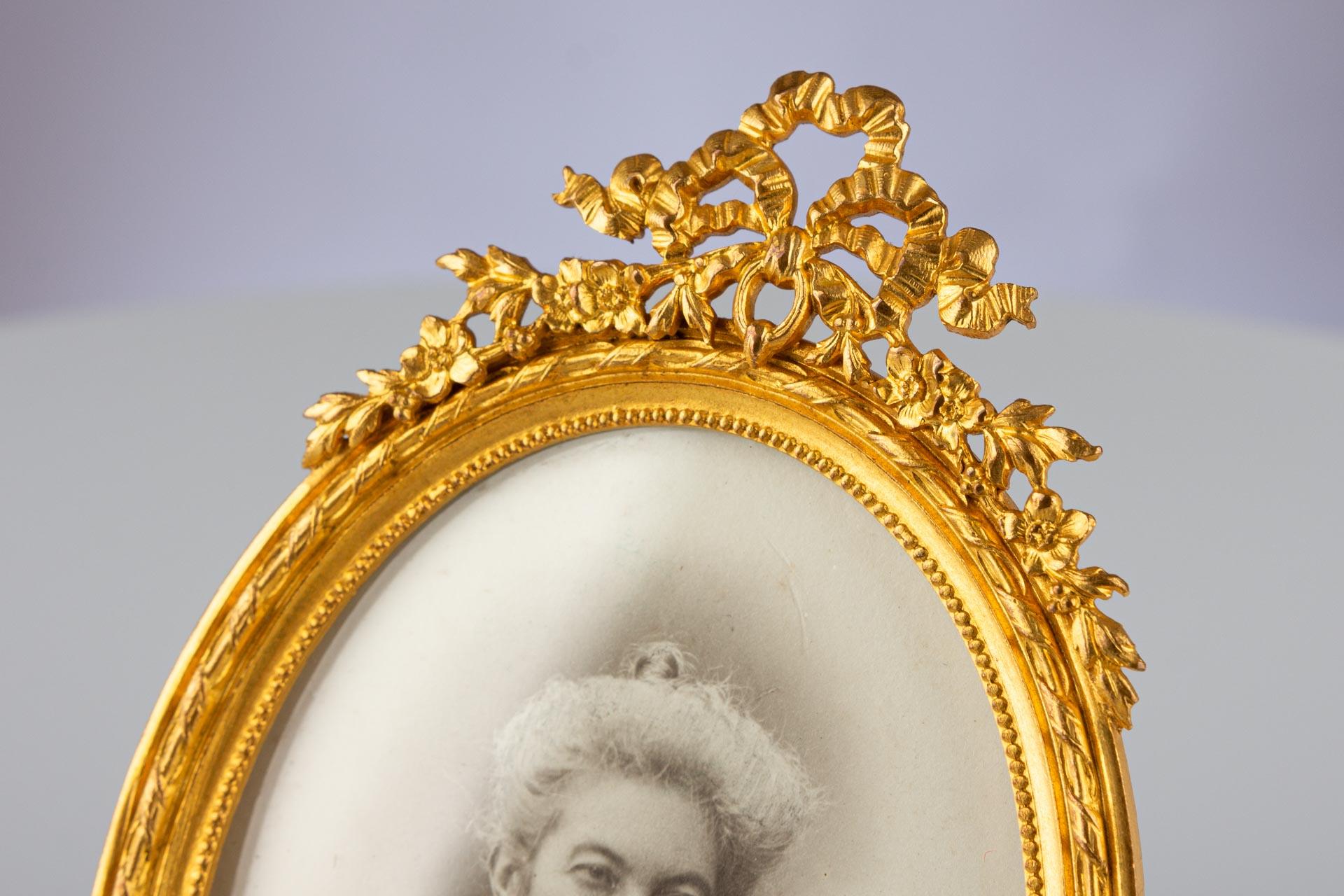 Exceptional brass picture frame, France circa 1880.
Picture size: 5,5 cm x 7 cm.

French picture frames from the Neoclassicism era are an expression of an epoch that was known for its decorative wealth and appreciation of art and craftsmanship.