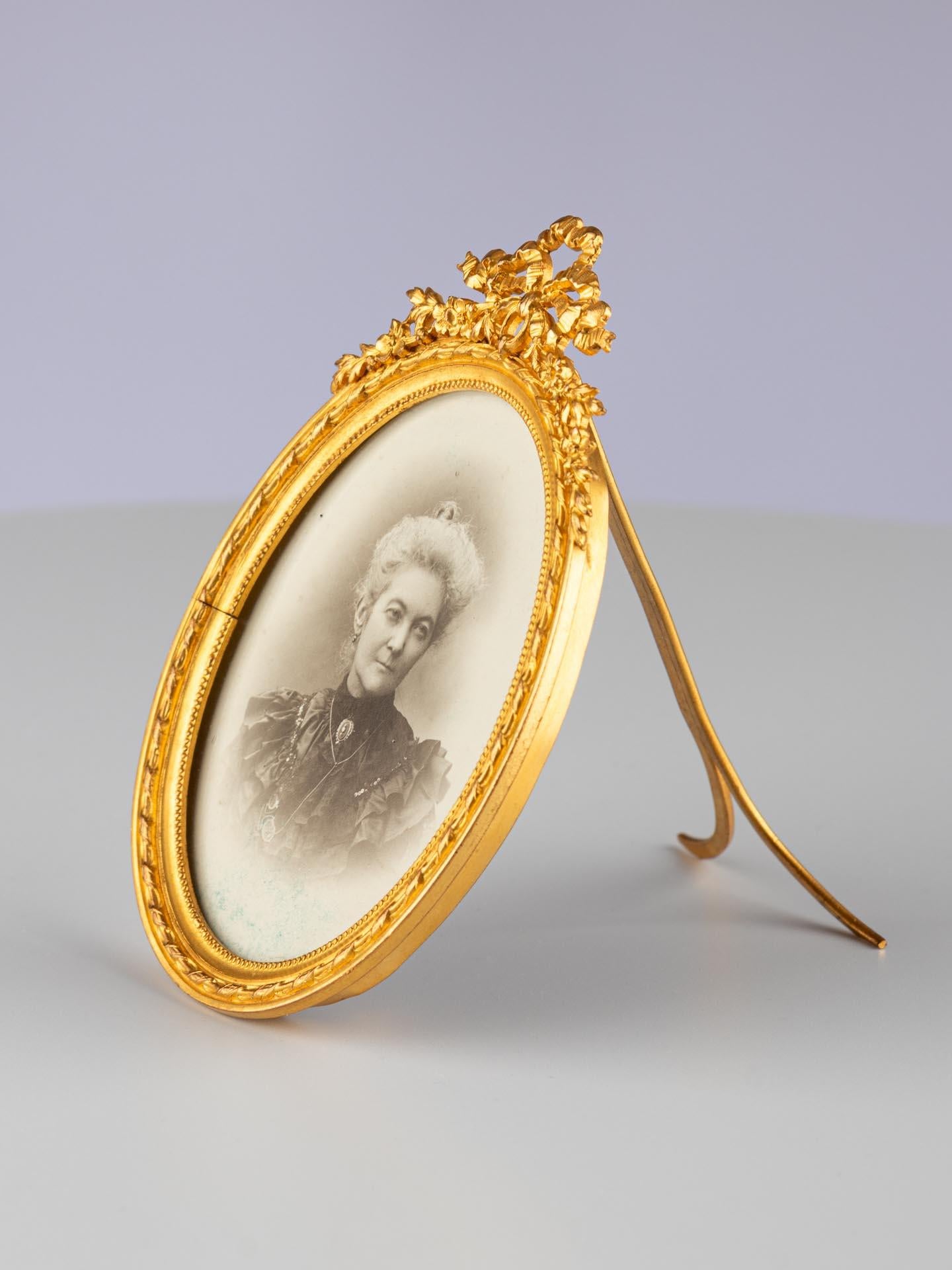 Antique Picture Frame, Louis XVI Style Photo Frame, France, Circa 1880, 6 x 7 cm In Good Condition For Sale In Greven, DE