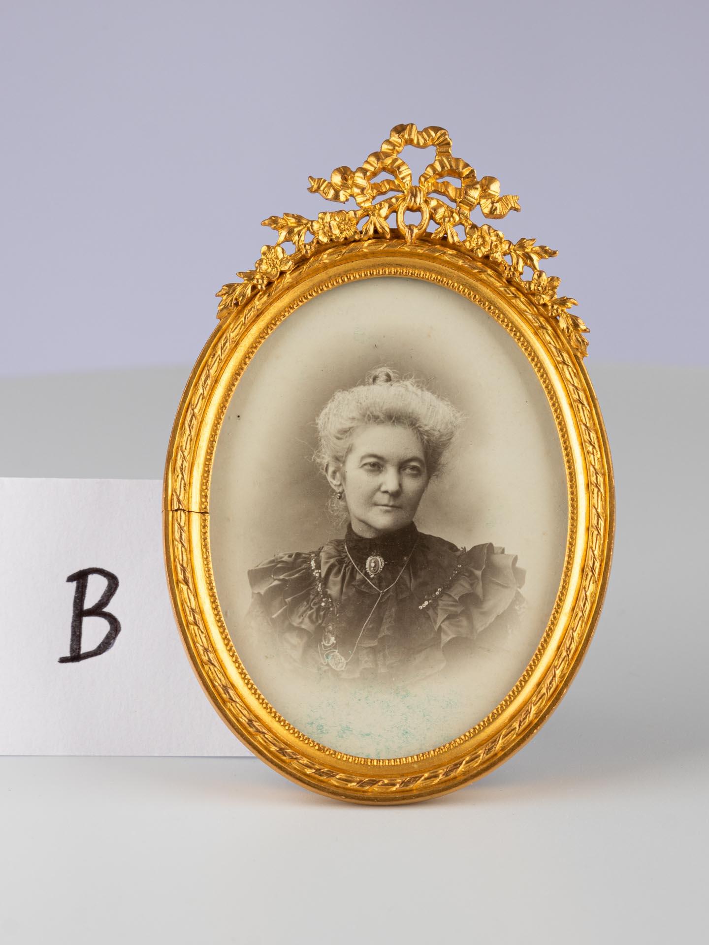 Antique Picture Frame, Louis XVI Style Photo Frame, France, Circa 1880, 6 x 7 cm For Sale 3